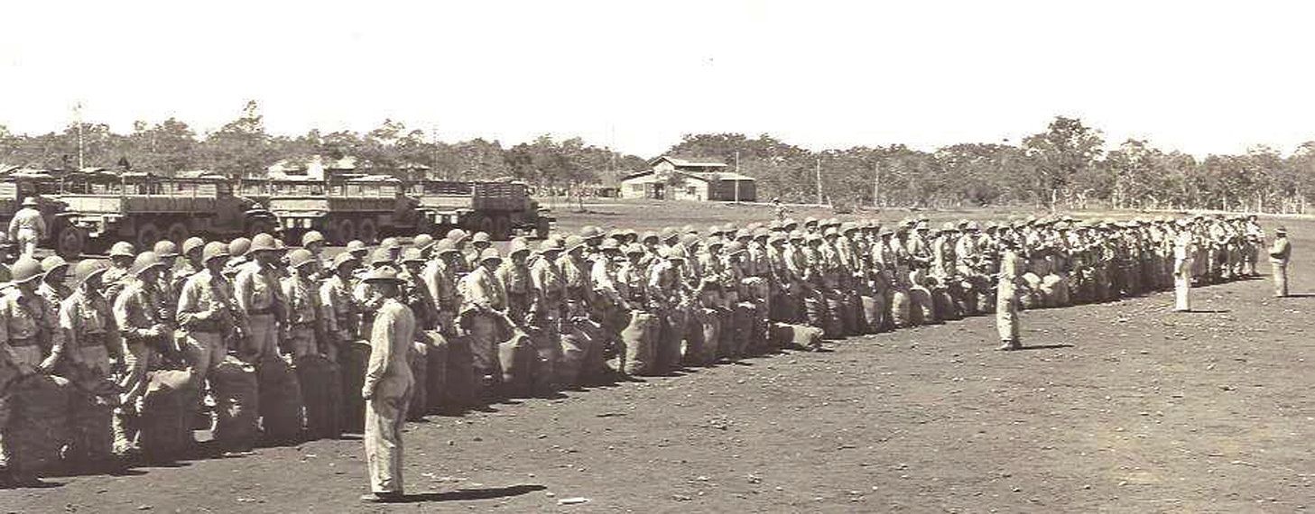 Durant la guerre, le sixième camp de relève et un camp d’entraînement à la défense antiaérienne sont installés à Plum. La chapelle est visible en arrière-plan de cette photo conservée aux Archives, dans l’album de Bernadette Hagen.