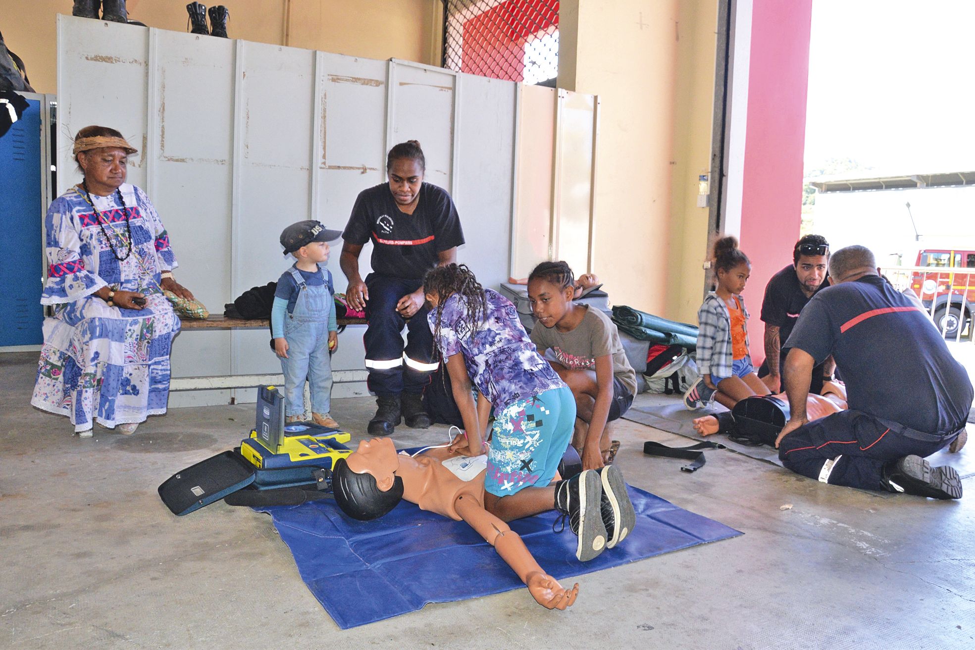 Parmi les ateliers, l’incontournable apprentissage des gestes de premiers secours sur un mannequin.