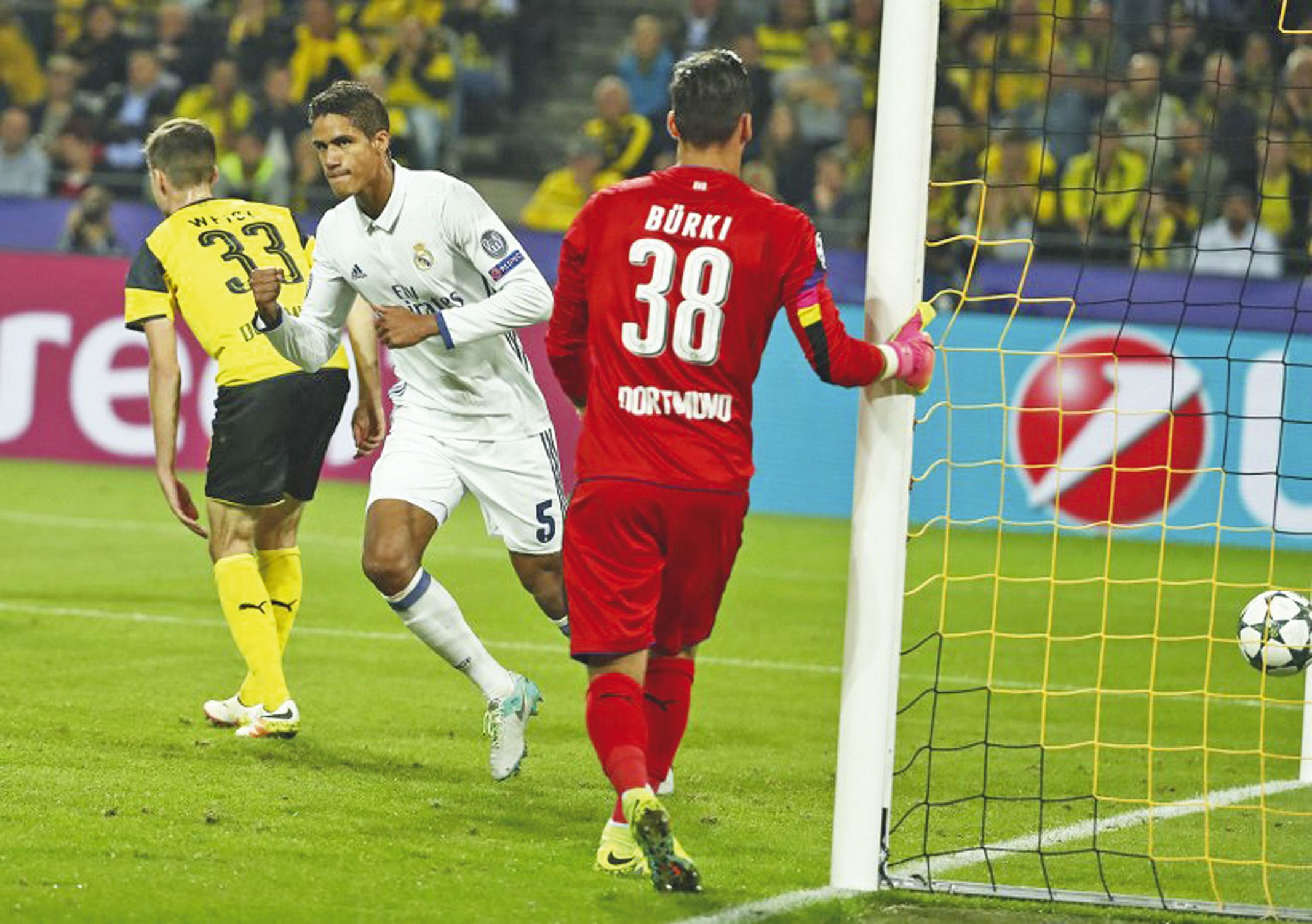 Dortmund, le 28 septembre. Le Real Madrid a été accroché sur la pelouse du Borussia Dortmund (2-2). Un match où Raphaël Varane a inscrit deux buts, dont un contre son camp.