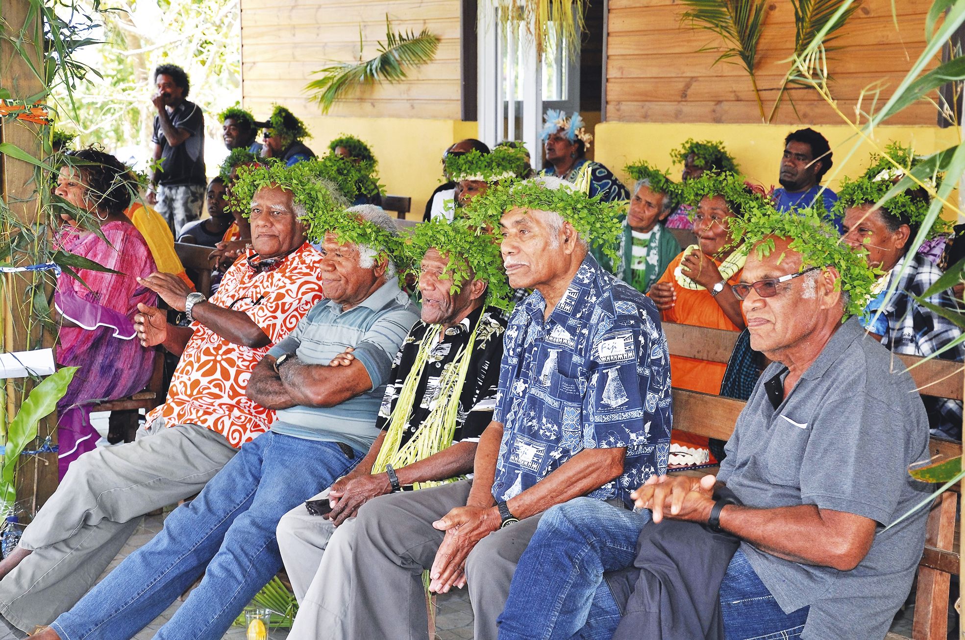 Cinq représentants des vieux moniteurs de Maré ont pu se déplacer pour cet hommage. De g. à d. : Simijane Yeiwie, Kaloï Cawidrone, Keciehni Wagada, Paul Palène et Philippe Manane.