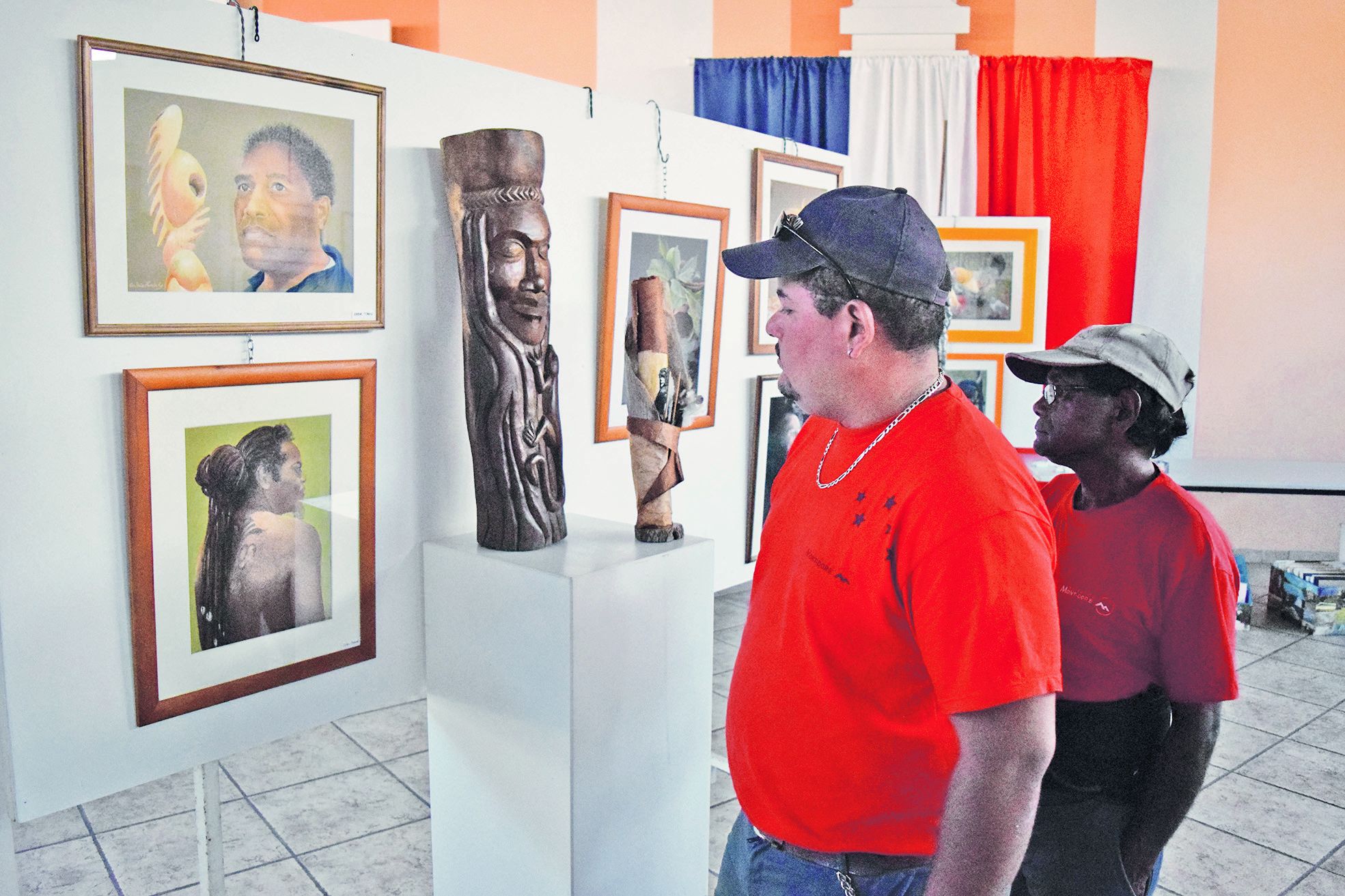 Cinq portraits de sculpteurs sont également accrochés,  accompagnés d’une œuvre de l’artiste en question.