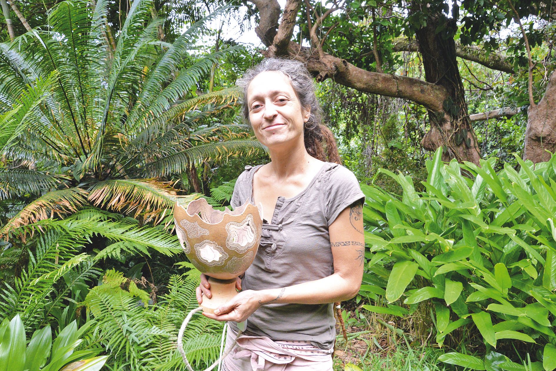 « Toutes les femmes d’Uni vers l’art travaillent des  matériaux naturels », indique Isa, artisane et coresponsable de l’association.