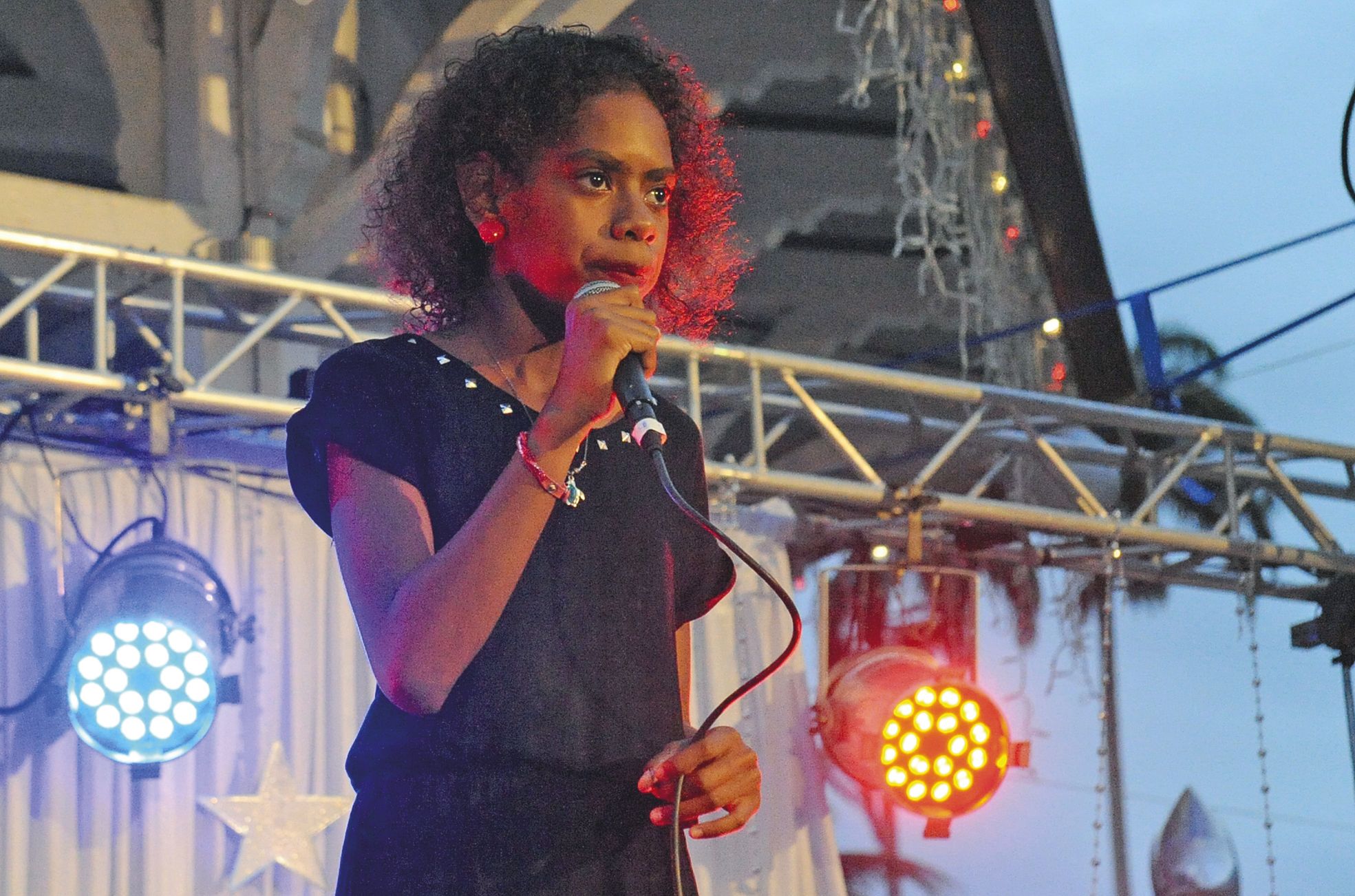 Laura Gambey, onze ans, a dignement représenté  le Mont-Dore en reprenant un tube de Rihanna.