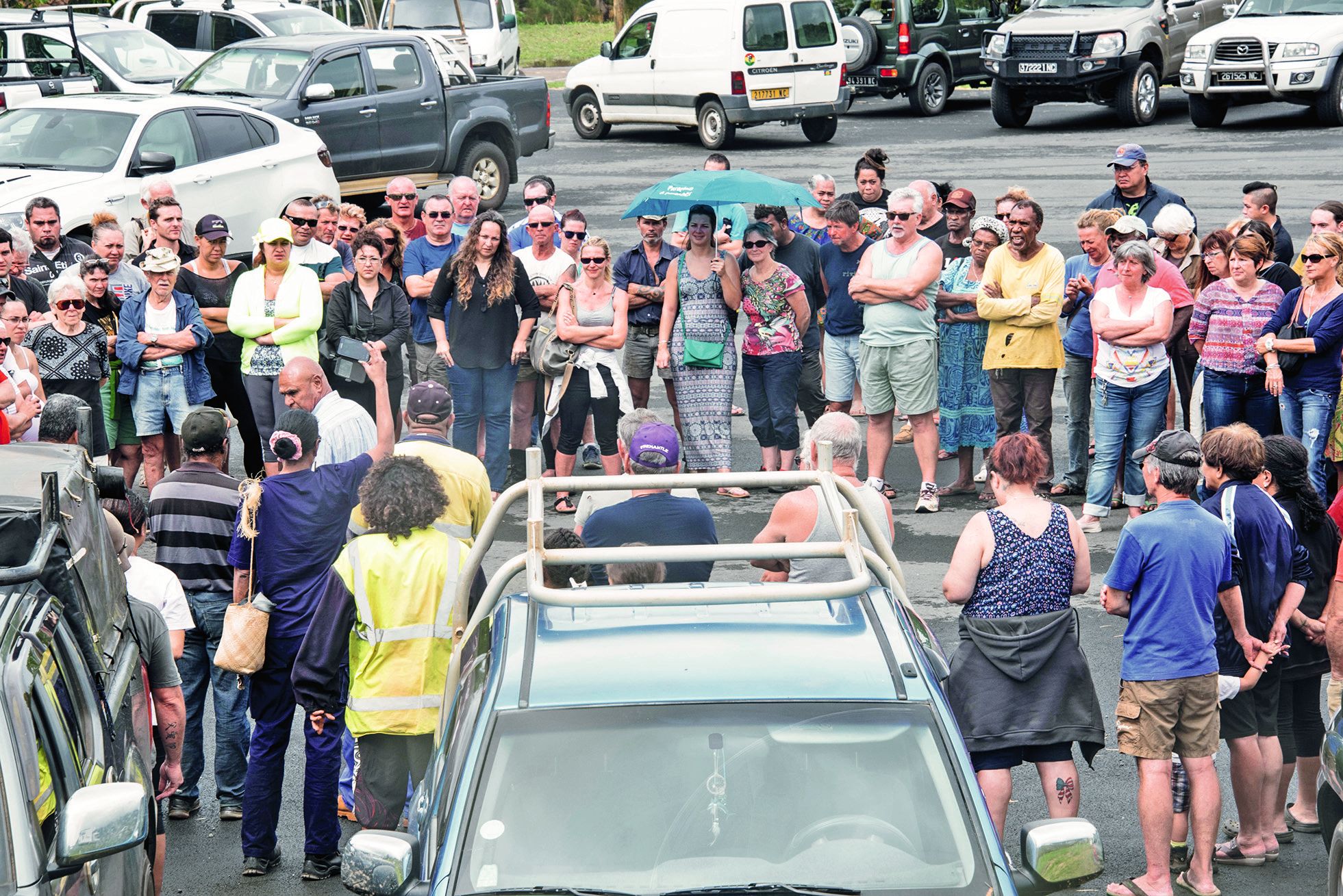  Dès 8 heures du matin, hier, les personnes rassemblées au parc de La Coulée ont pu  échanger sur les nombreux problèmes rencontrés lors des blocages de la RP1. 