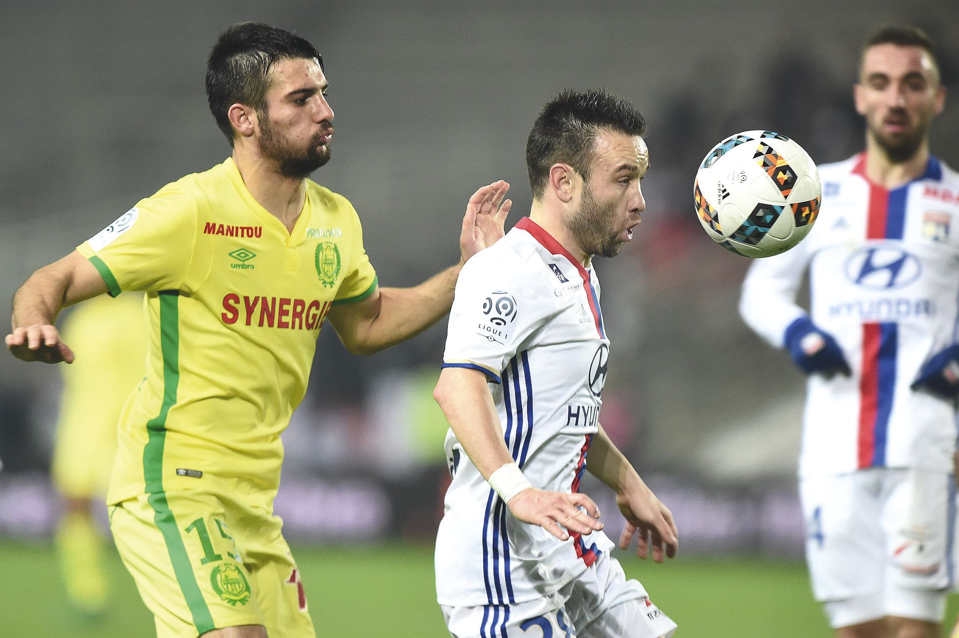 Valbuena et ses coéquipiers de Lyon ont signé le carton du jour, à La Beaujoire, en plumant les Canaris, 6 buts à 0...