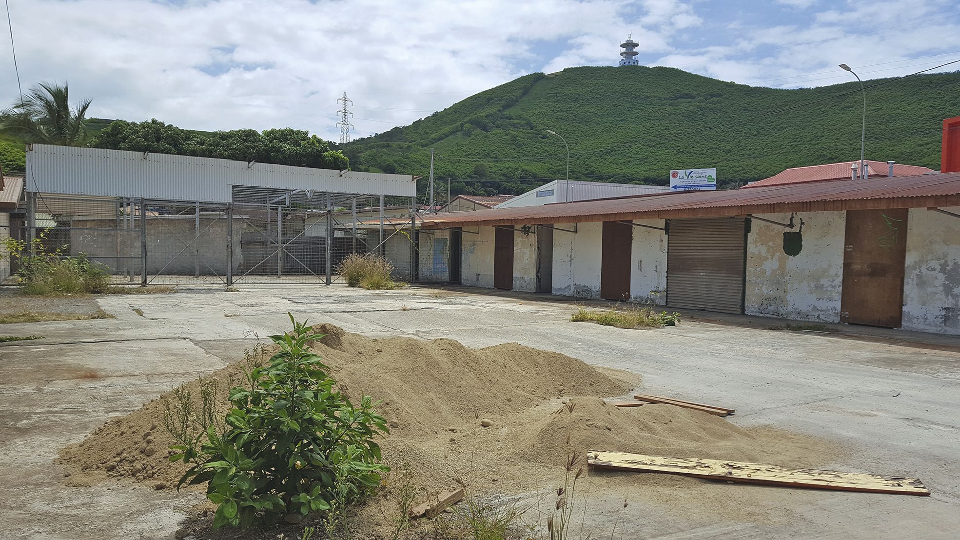 Les anciens ateliers protégés, à Doniambo, un des seuls fonciers communaux disponibles, d’une surface de 3 300 m2.