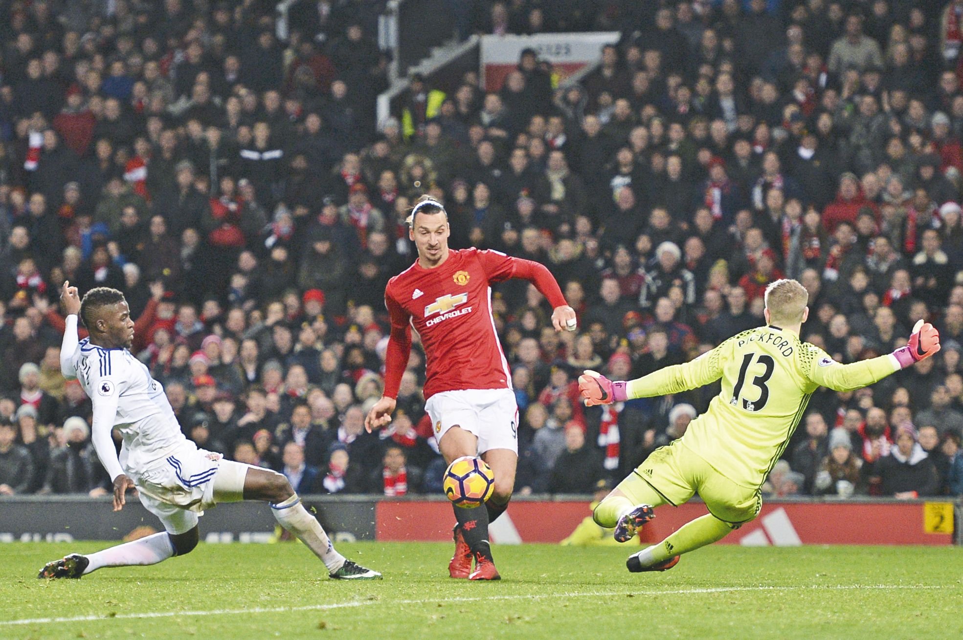 Manchester 27 décembre. Toujours aussi efficace en championnat, Ibrahimovic  a une nouvelle fois marqué pour Manchester United.