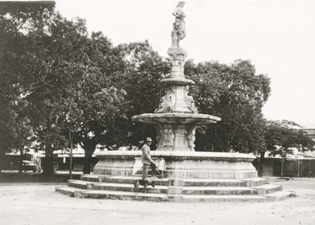 Une photo de la fontaine Céleste, visible sur le site de la province Sud. L’ouvrage, surélevé de trois marches, fait 8 mètres de haut.