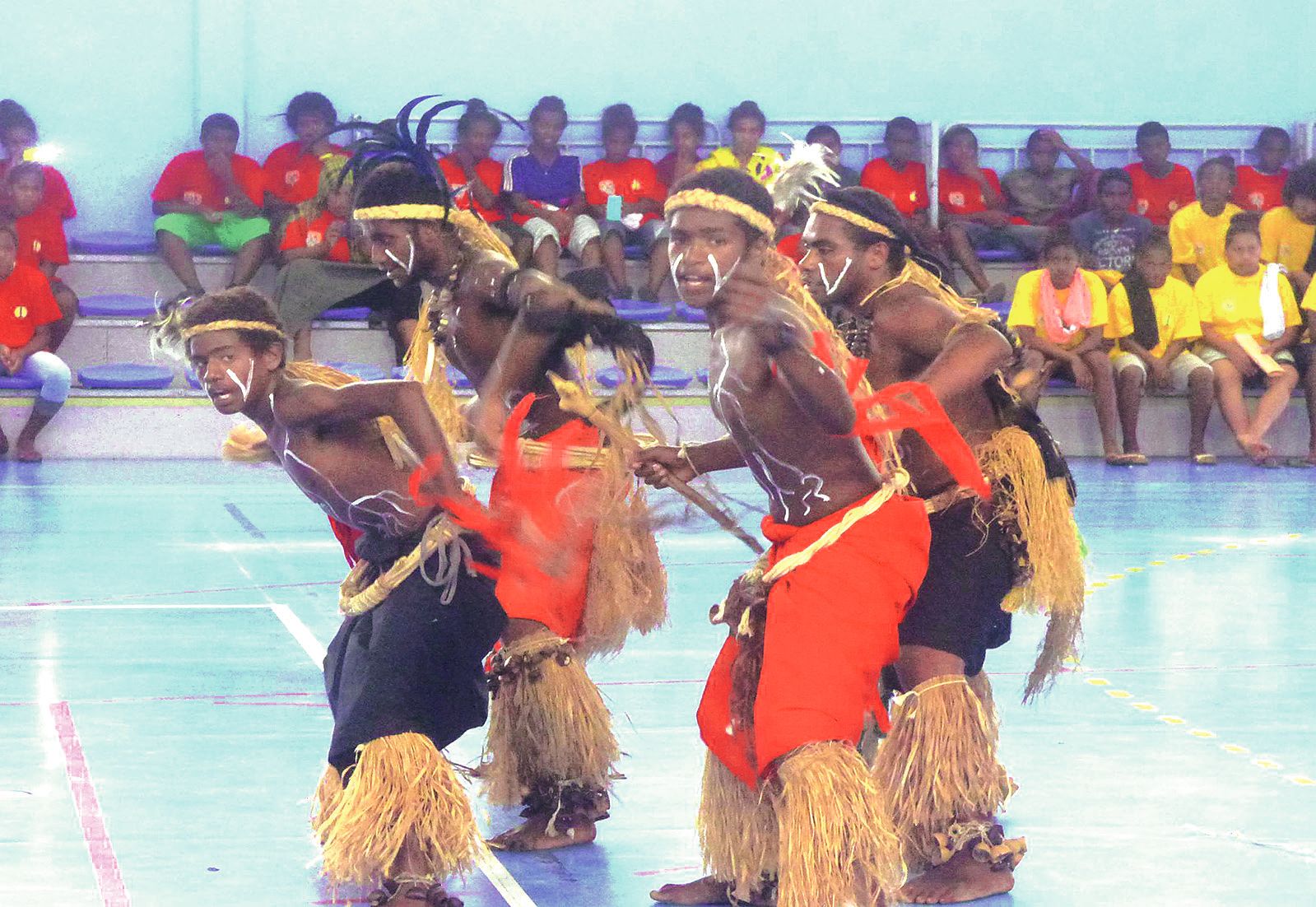 La danse de la troupe de Kumo a lancé la cérémonie de coutume.