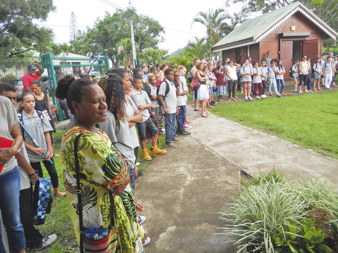 4 > Au collège Saint-Dominique-Savio, collégiens et parents étaient réunis dans la cour de l’établissement pour la présentation de l’équipe pédagogique faite par Stéphanie Barretteau, la directrice, avant de se rendre dans les salles de cours.