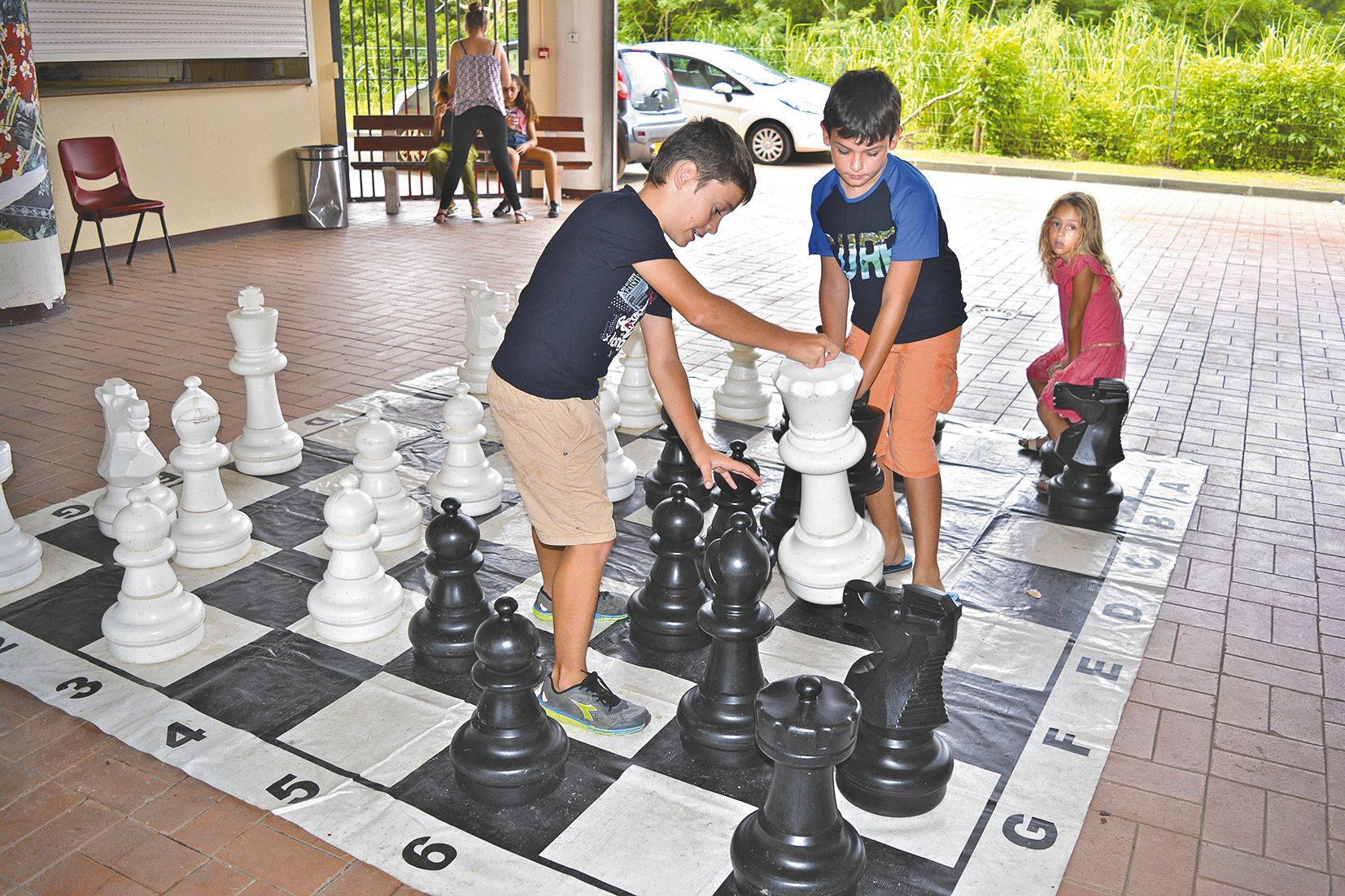 En marge du tournoi, un échiquier géant a été mis à la  disposition de tous dans le hall du Dock.