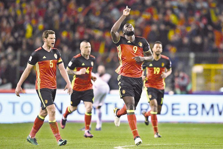 La Belgique a arraché le nul (1-1) grâce à Lukaku (numero 9) face à la Grèce et garde la tête du groupe H. 