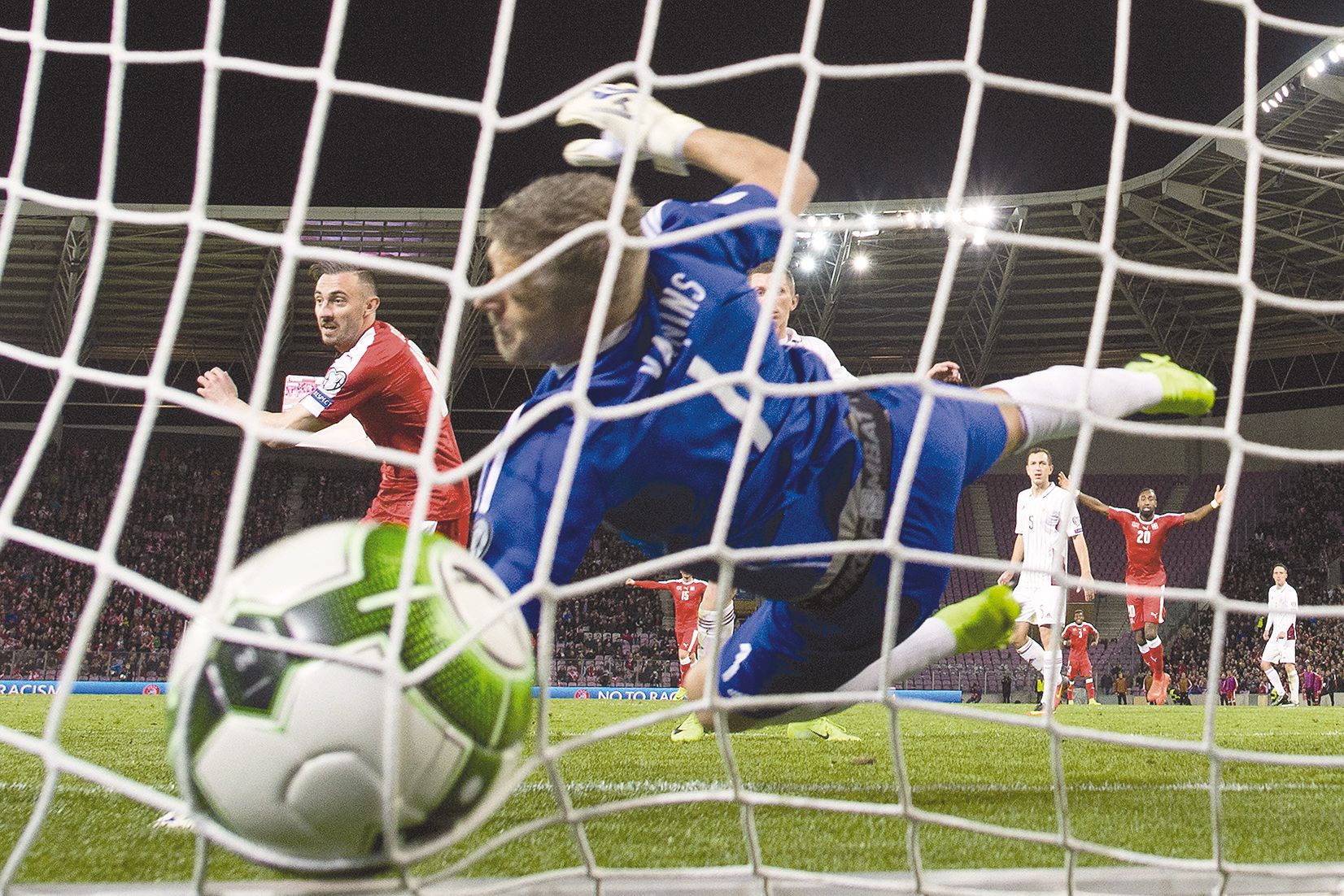 La Suisse a bataillé face à la Lettonie (1-0, but de Drmic), mais elle a remporté sa 5e victoires en autant de matches.