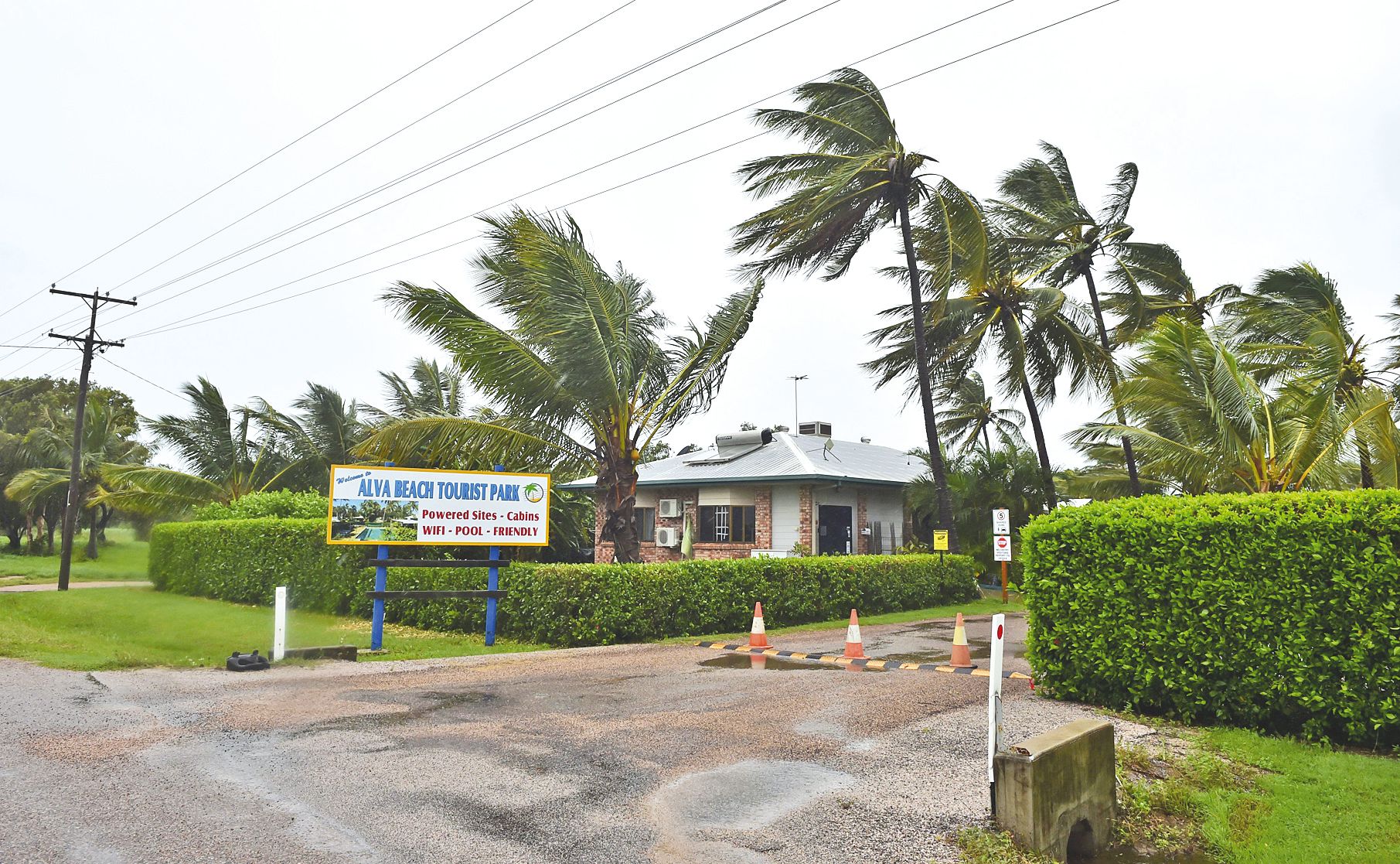 Rues désertes dans la petite ville de Ayr, dans le nord du Queensland. Ici les habitants ont suivi les consignes de sécurité et ont quitté la commune.De nombreusesfamilles ont trouvérefuge dans des abris provisoires.