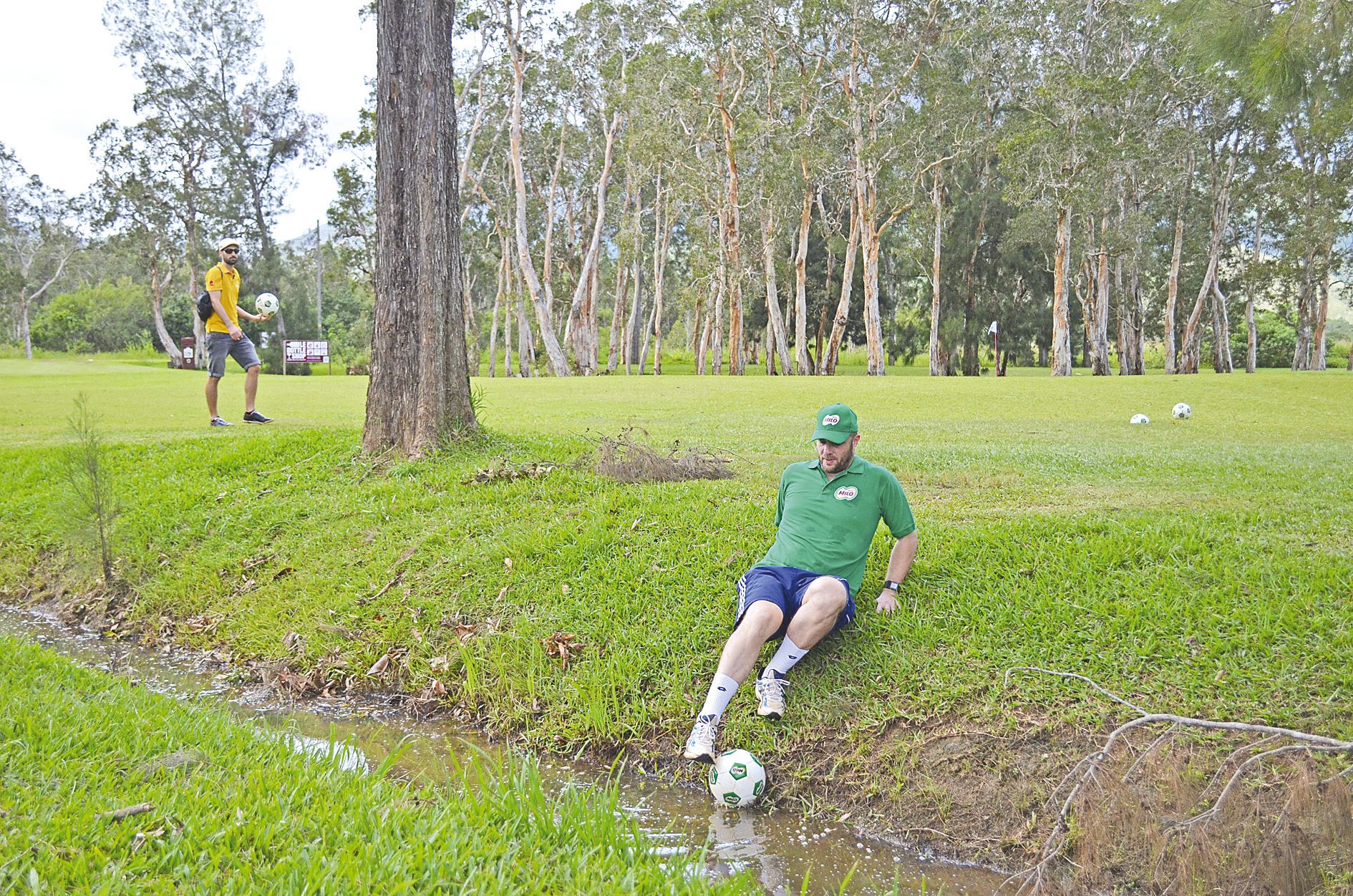 Le footgolf se joue à deux joueurs, qui ont chacun un ballon. A chaque trou, d’un diamètre de 50 cm, on garde la balle la mieux placée. On repart de là. Le duo avec le moins de coups joués gagne.