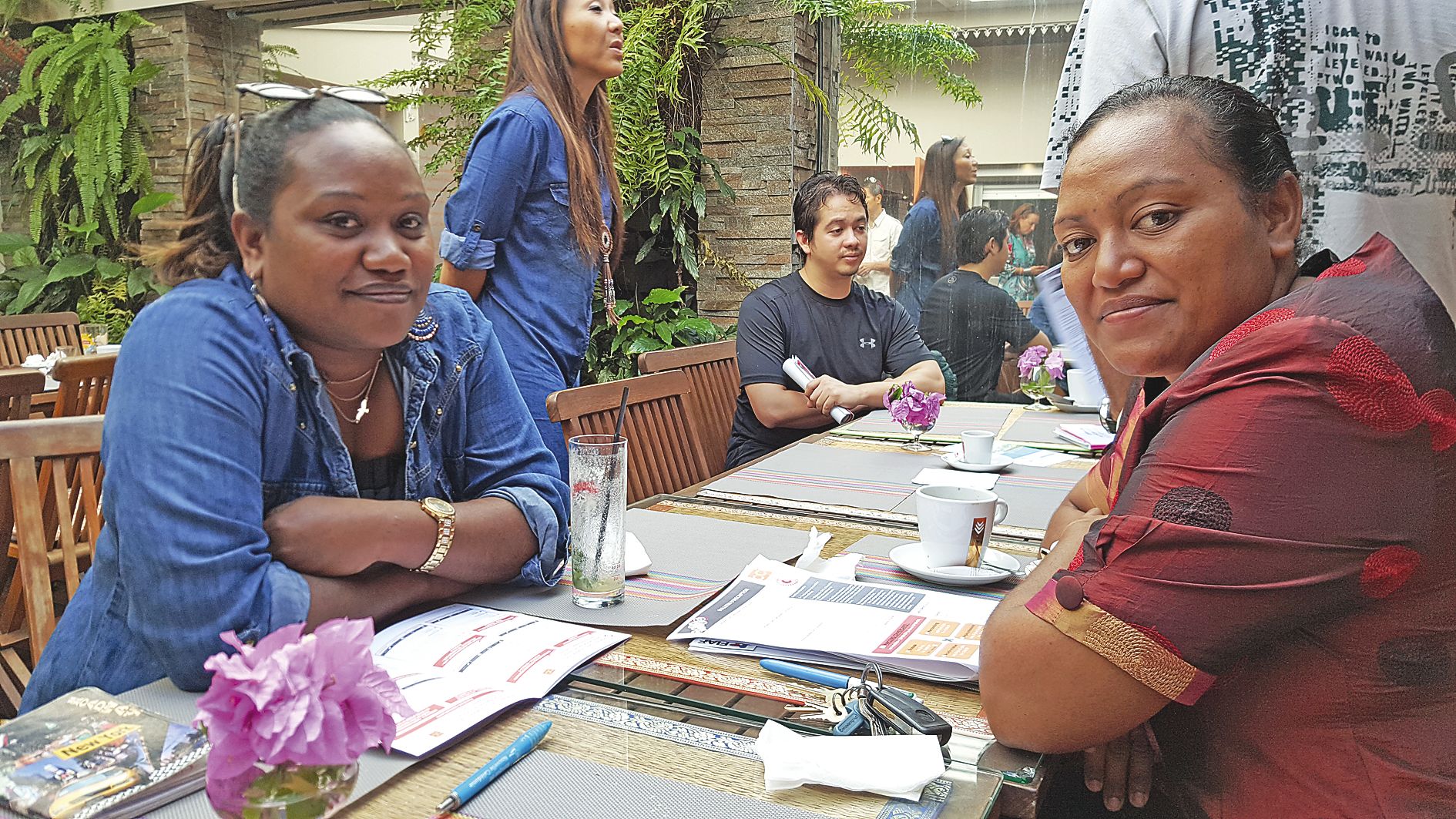 Henriette et Germaine, gérantes du restaurant La Perle d’Eram, rue de Sébastopol, se sont montrées très  intéressées par la formation proposée.