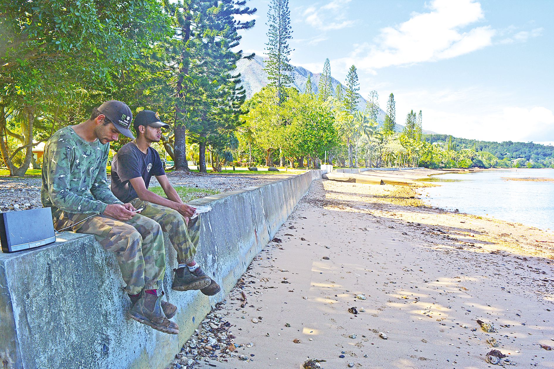 Prisée des riverains, surtout le week-end, la plage du parc Leko reste interdite à la baignade et aux activités nautiques.