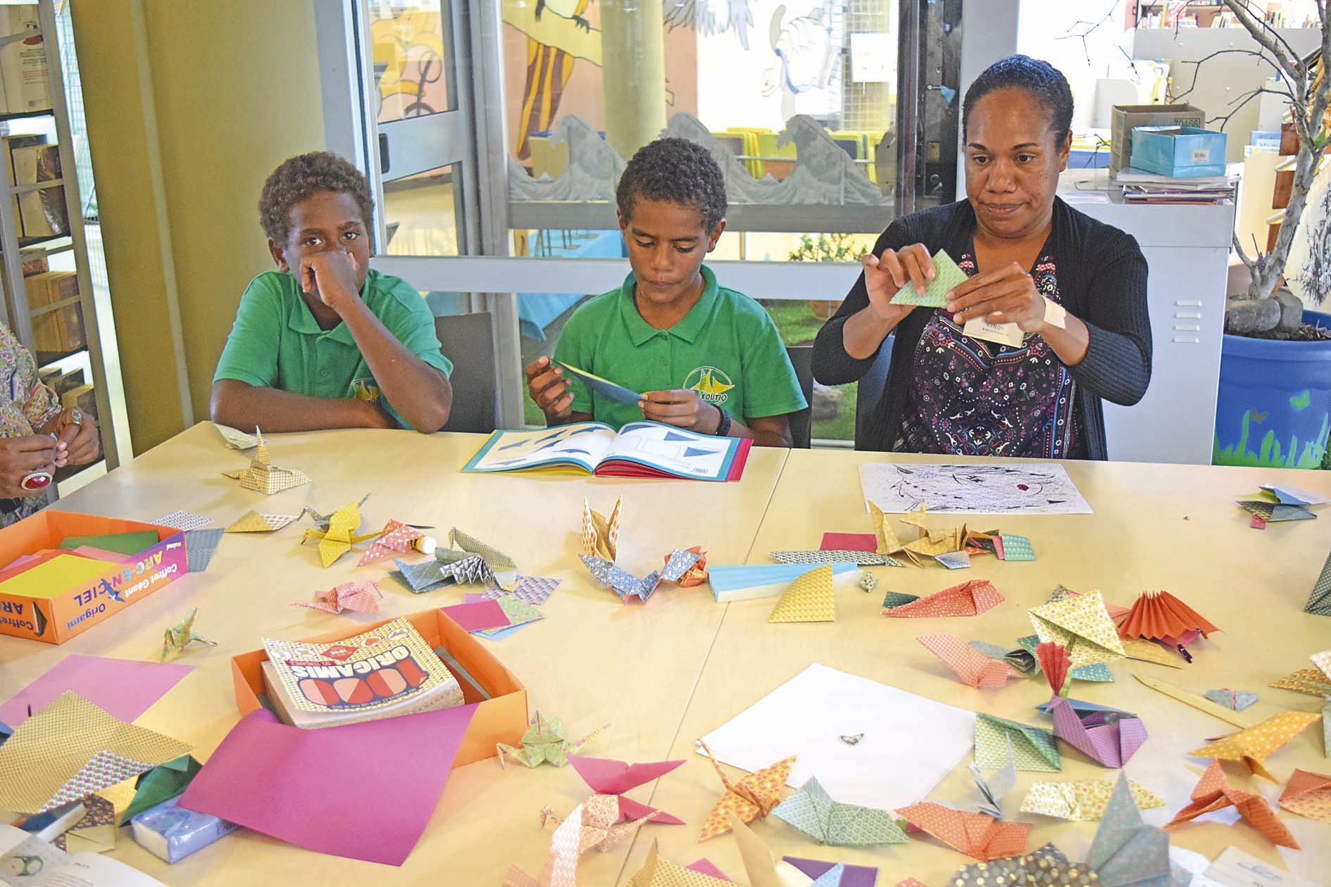 L’atelier origami n’a pas désempli de la journée, hier, à la médiathèque, où les enfants se sont succédé pour apprendre l’art du pliage à la japonaise.