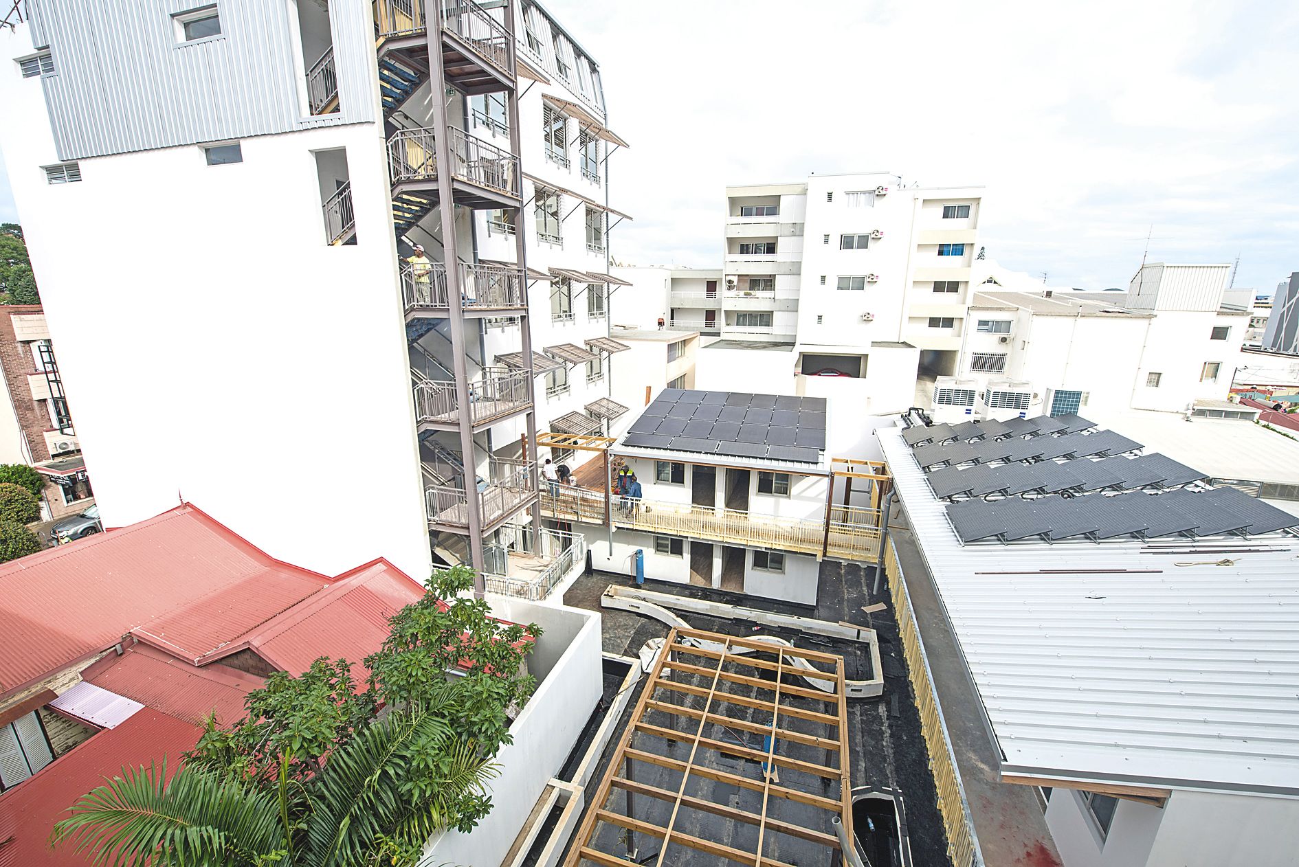 L’hôtel HQE le Gondwana, qui intégrera le Lutetia, est équipé de panneaux solaires et thermodynamiques.