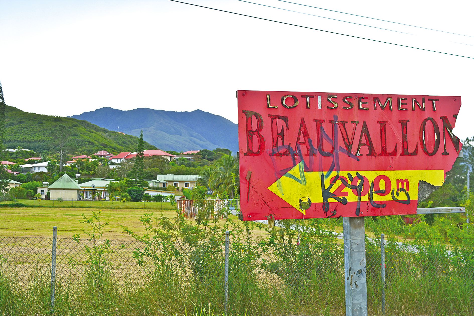 Le lotissement Beauvallon est situé au nord du village, entre les quartiers d’Ondémia et de Val-Boisé.