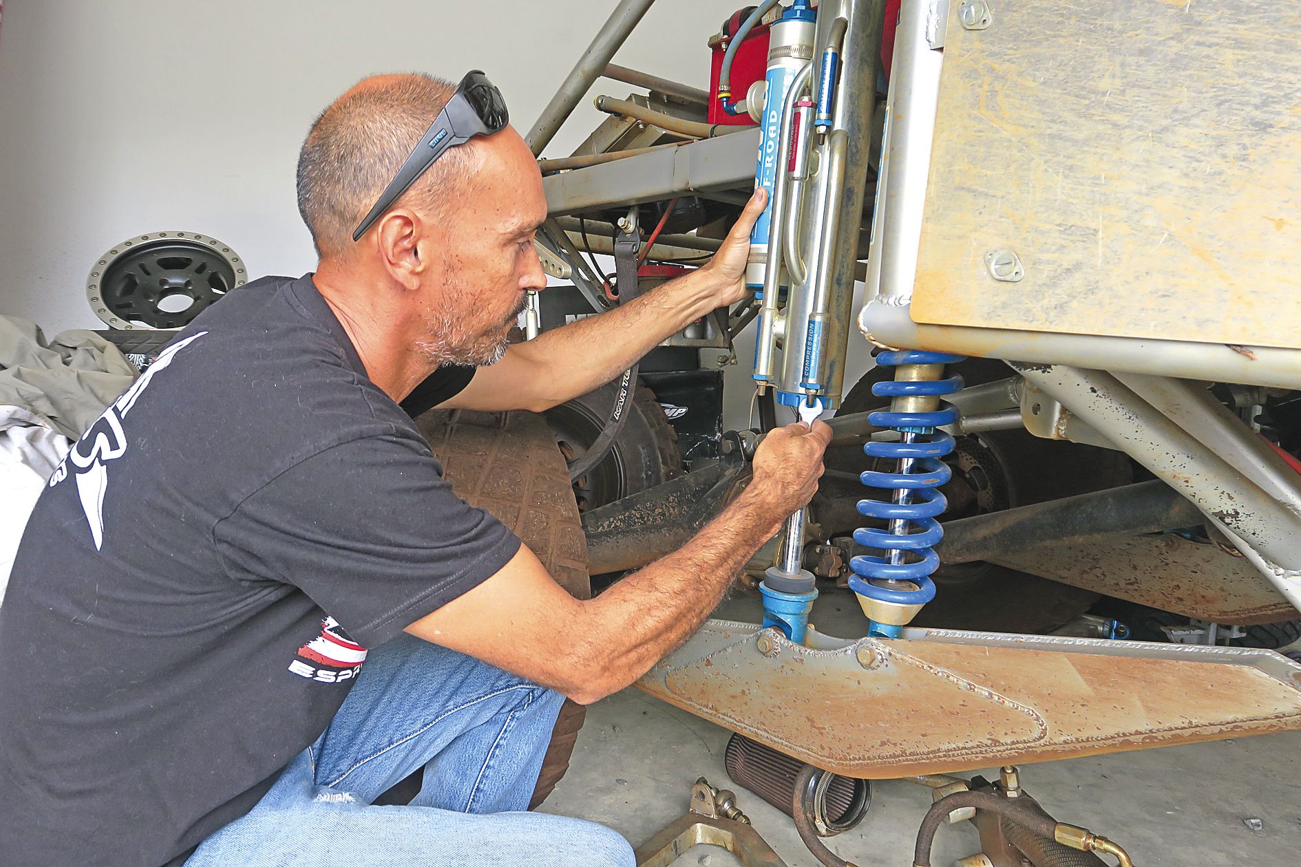 Un kit de rehausse et de suspension s’impose pour toute customisation d’un 4x4 en vue du hors-piste.