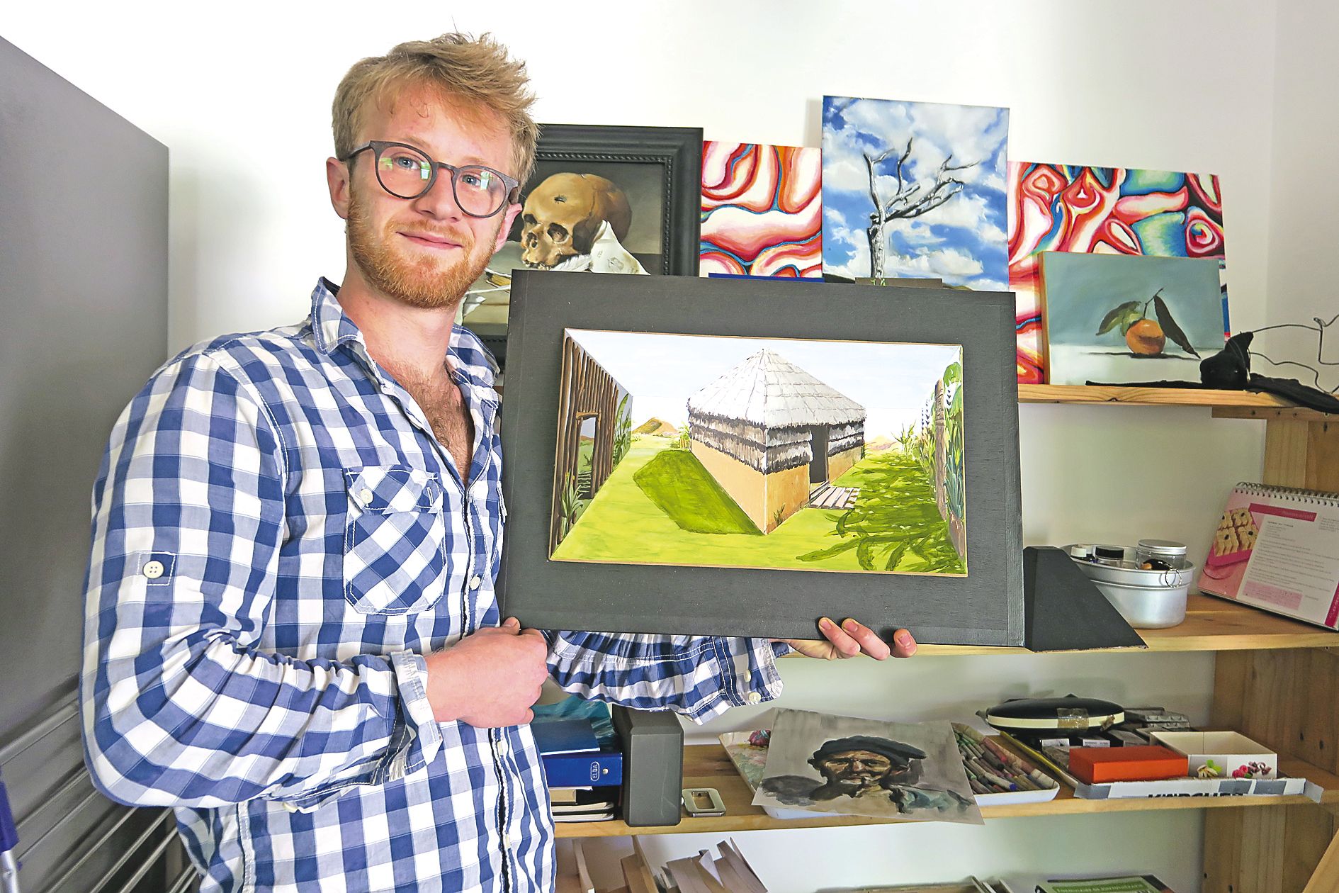 Avec le décorateur Julien Cheron, le restaurateur a réalisé des tableaux en relief, exposés au Chevalet d’Art.