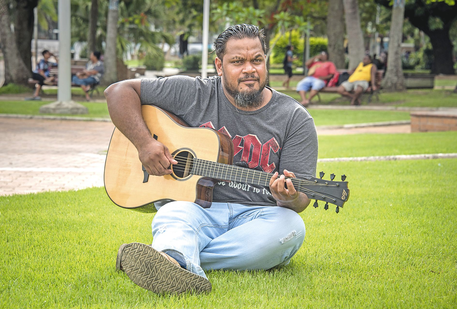 Ritchy et sa guitare seront présents demain, à 20 heures, au Malecon Café et dimanche, à 19 heures, aux 3 Brasseurs.