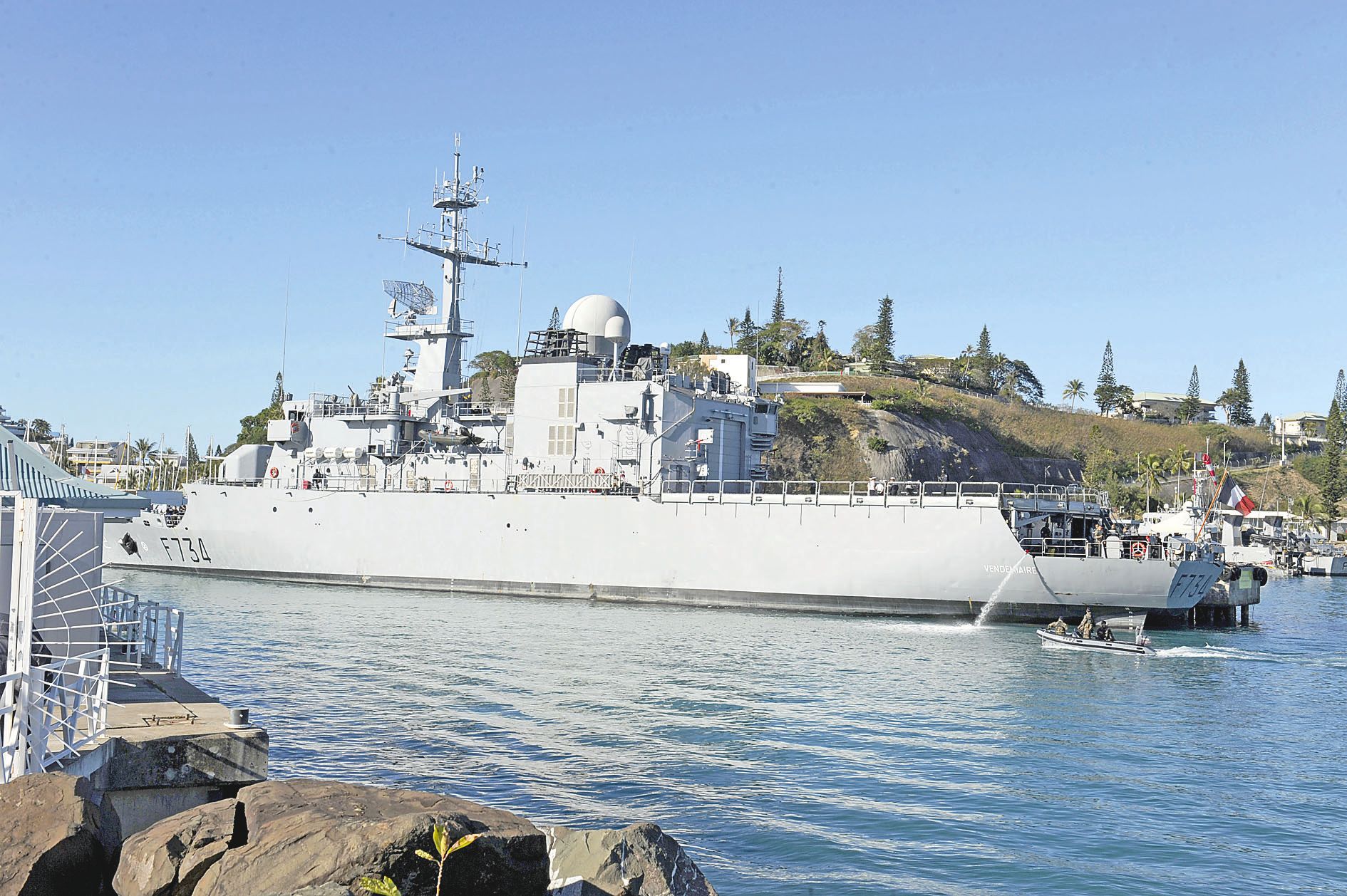 Le Vendémiaire a été amené à intervenir dans les eaux relevant del’autorité du commandant de la zone maritime en Calédonie.