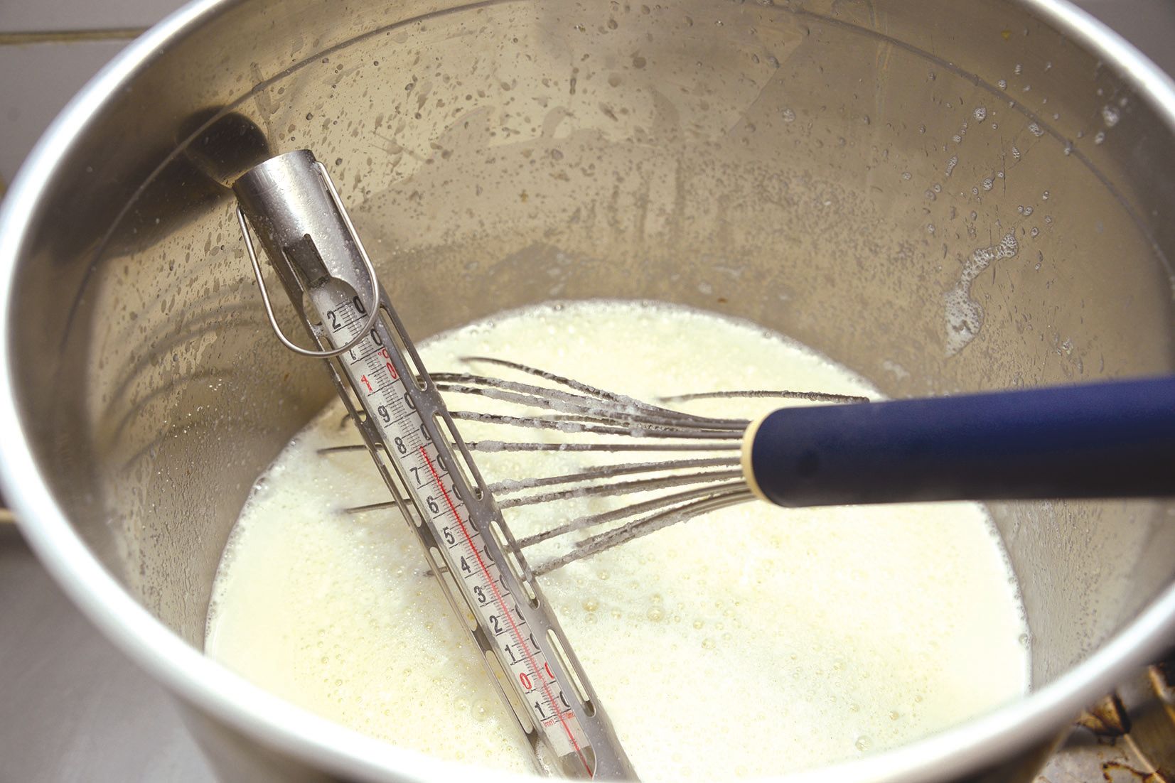 Le thermomètre est l’allié indispensable de l’artisan glacier qui réalise sa production avec du vrai lait.