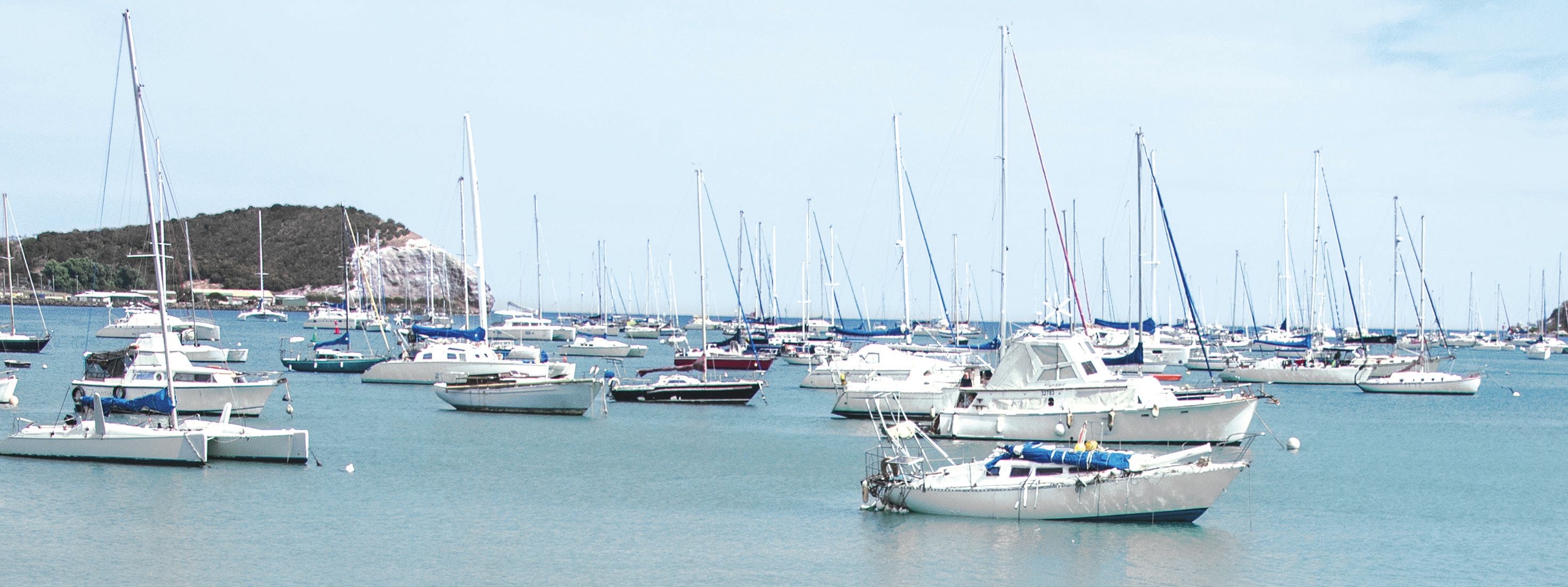 Ils sont de plus en plus nombreux à devoir mouiller baie de l’Orphelinat par manque de places dans les marinas.