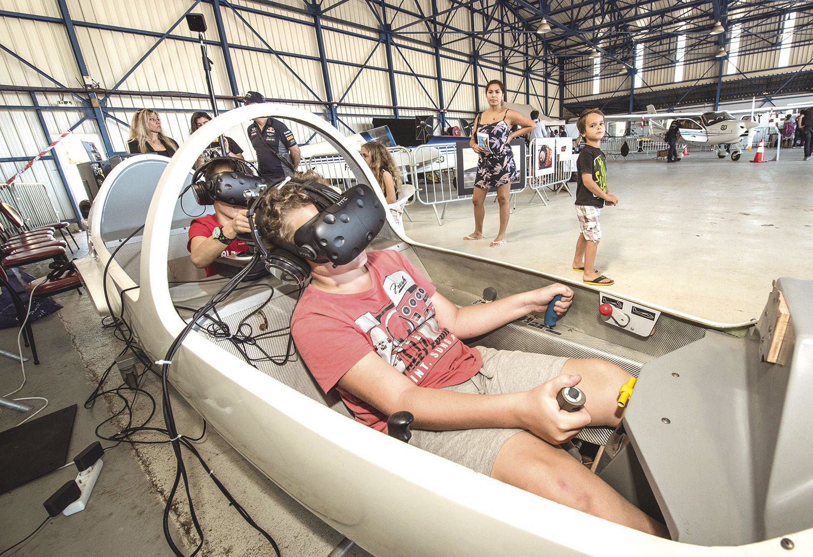 Autre attraction de ce week-end, le vol en réalité virtuelle, dans un cockpit aménagé. L’aéro-club avait multiplié les invités : la fédération d’aéronautique, la Direction de l’aviation civile ou l’armée de l’air animaient des stands.