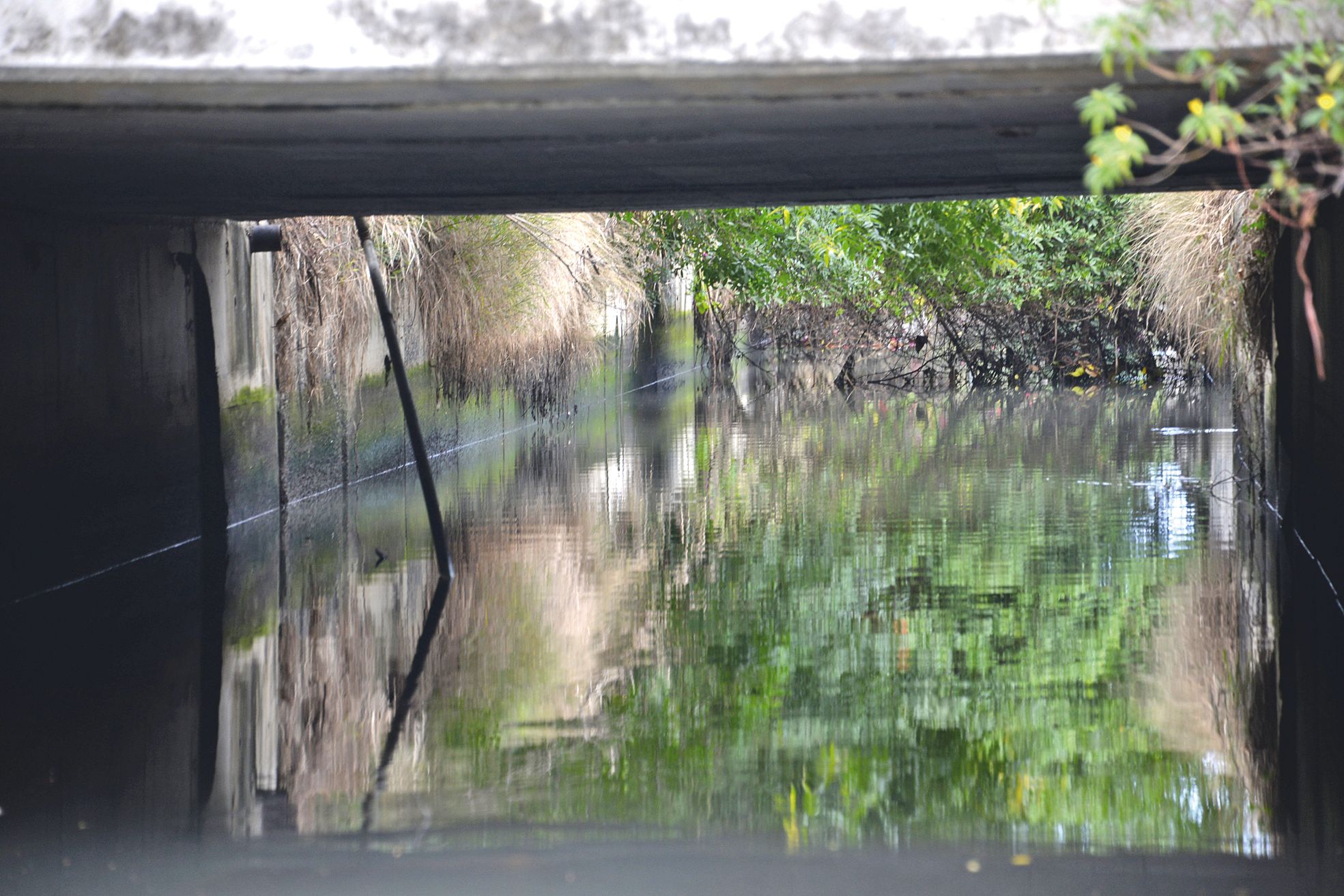 L’arroyo de Sainte-Marie est discret. Parallèle à la rue Taragnat, il passe derrière les écoles Koch et Les Capucines. A ce niveau, un poste de refoulement a été créé pour alimenter la Step de Sainte-Marie. Recouvert par le parking de Géant, l’arroyo revi