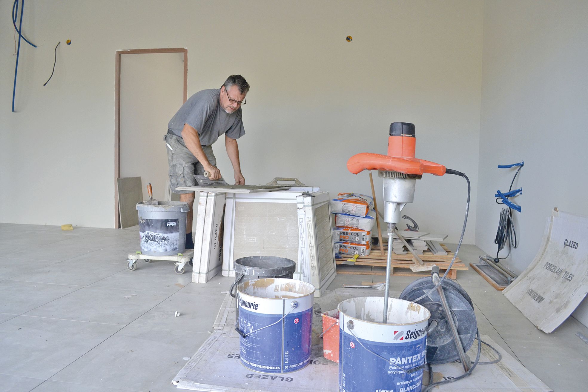 La future clinique vétérinaire ainsi que le salon de  toilettage et « pet-shop » sont en plein chantier.