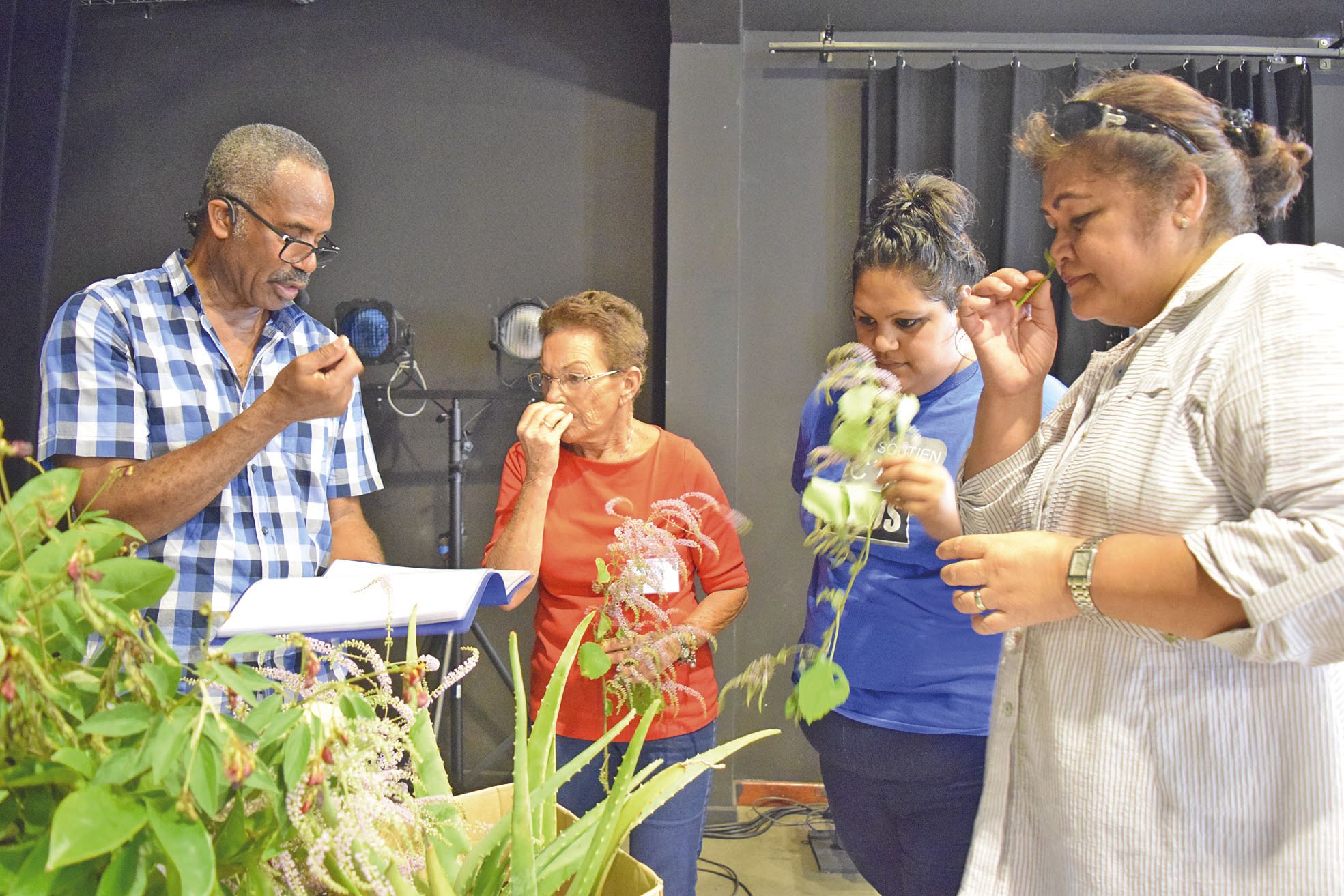 Dans la salle du centre culturel, Stan Gally a lui présenté les vertus des plantes médicinales venues des Antilles et du Pacifique, et qui permettent « de se soigner naturellement et de faire des économies ». Un atelier qui a aussi bien plu au public.