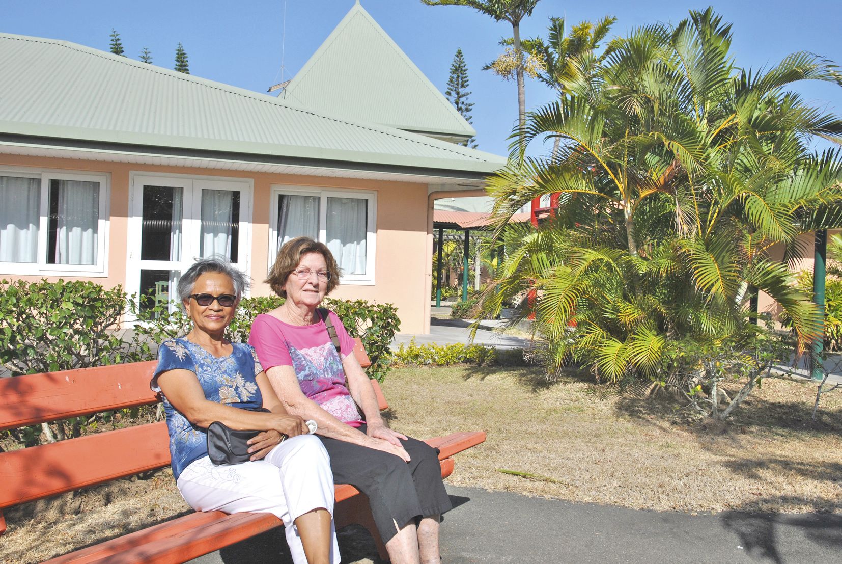 Nichés au cœur de Trianon, les Cerisiers bleus célèbrent leurs 20 ans cette année. Cette structure de la Sic héberge  106 pensionnaires et a été complétée en 2014 par une crèche. Hier, huit résidents ont déjeuné avec les élèves de l’école voisine Ernest-R