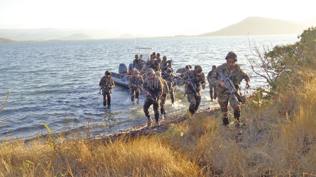 Les temps forts de la manœuvre ont été le débarquement amphibie sur la plage de Tanguy à Téremba avec des Zodiac, de personnel venant du Vendémiaire stationné en limite du lagon.