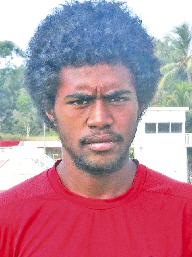 Abiezer Jeno, 17 ans, joueur du FC Dumbéa. Numéro 7.