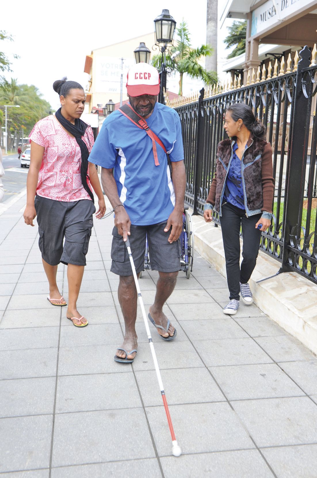 Si le centre-ville reste un casse-tête à cause des nombreux travaux en cours en ce moment, la réfection des trottoirs apporte un réel confort aux malvoyants mais également aux personnes en fauteuil. 