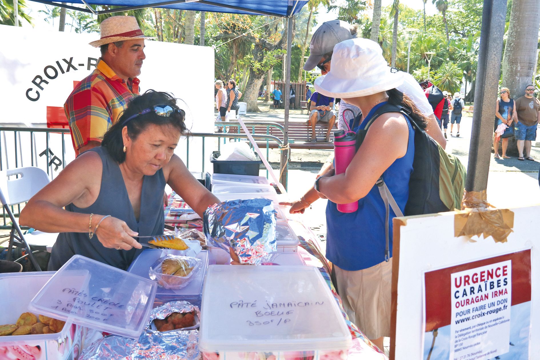 En partenariat avec la Croix-Rouge, l’amicale Antilles-Guyane a organisé une vente de spécialités au profit des sinistrés des ouragans Irma et Donna, notamment la Dominique.