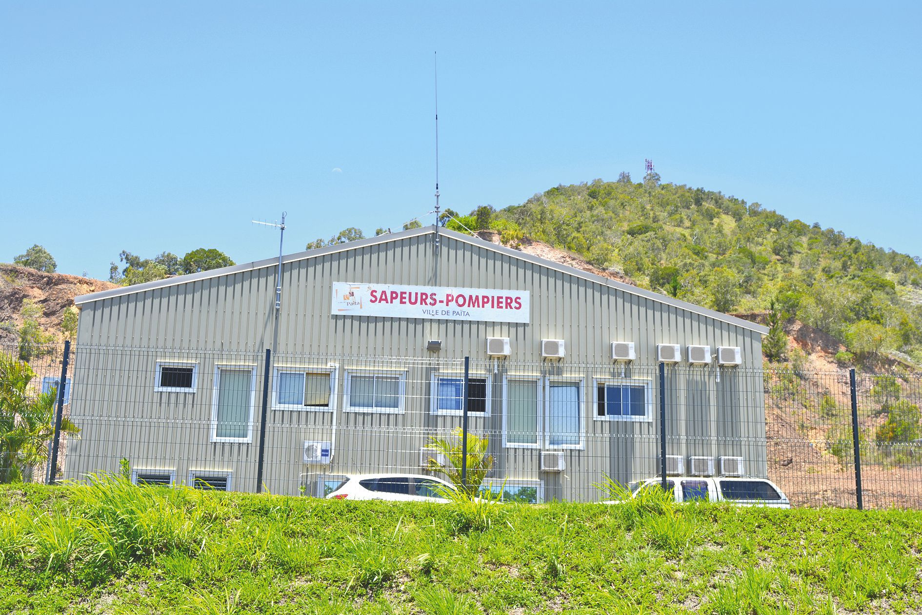 Les pompiers de Païta ont été particulièrement sollicités en raison du gigantesque feu qui s’est déclaré vers Bangou, jeudi. La ville a d’ailleurs l’ambition de déménager une partie de ses effectifs vers un nouveau site à Tontouta. Reste encore à trouver 