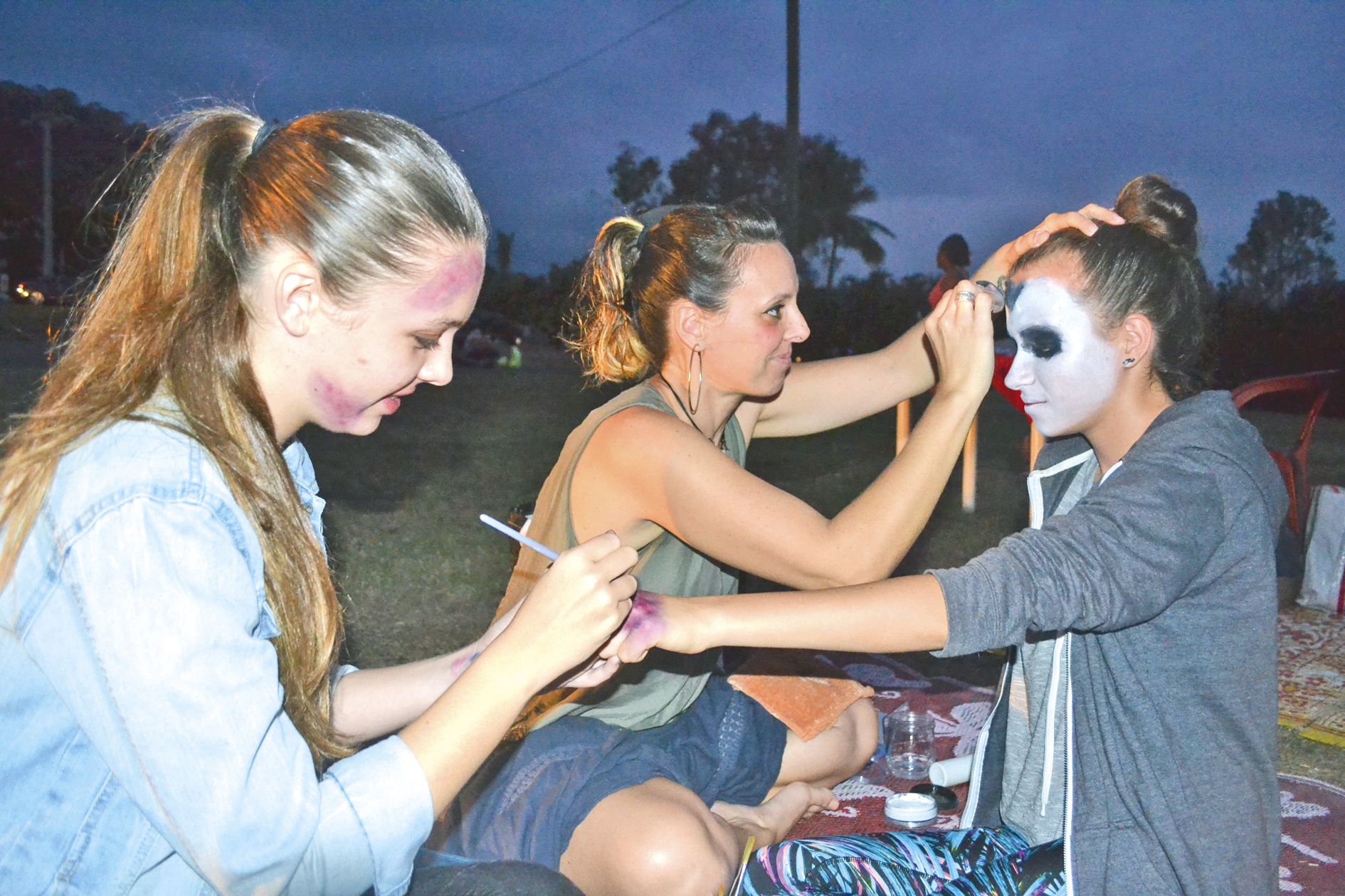 Une fête d’Halloween sans stand de maquillage n’aurait pas été digne de ce nom…