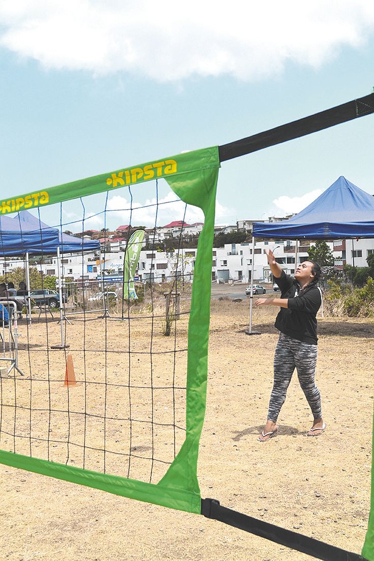 Un brin plus confidentiel, le terrain de volley a accueilli une poignée de joueurs qui ont mis de côté la performance et privilégié les fous rires.