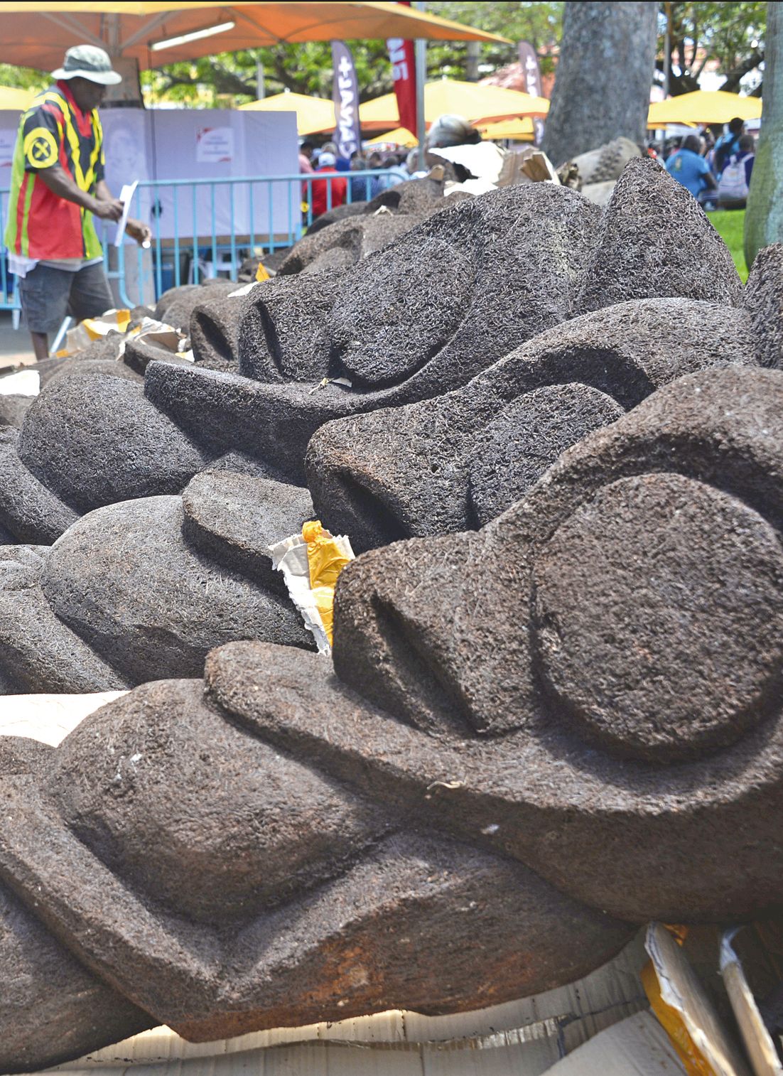 Certains visiteurs ne sont venus que pour elles,  les magnifiques fougères sculptées qui partent très vite.