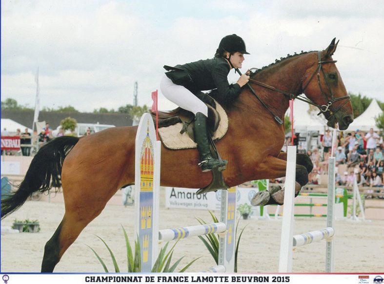 Les cavaliers de l’Etrier s’illustrent régulièrement lors des compétitions sur le Caillou, comme en Métropole. Ici, Mathilde Deniaud, vice-championne de France outre-mer 2015.