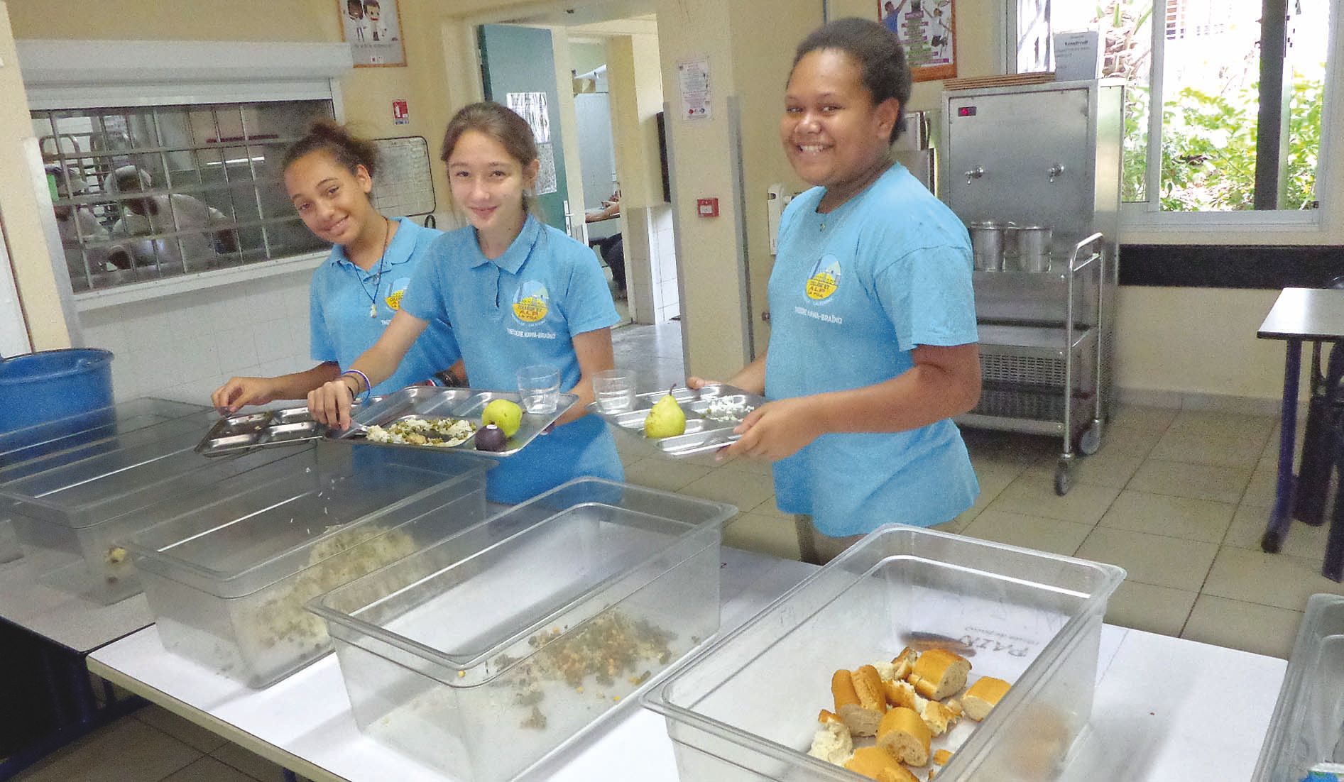 Chaque jour, au restaurant scolaire, sous l’œil attentif de Kalou, le cuisinier, et du personnel de cuisine, les pensionnaires ont participé à la lutte contre le gaspillage alimentaire, en triant et en pesant leurs aliments à la sortie du réfectoire.