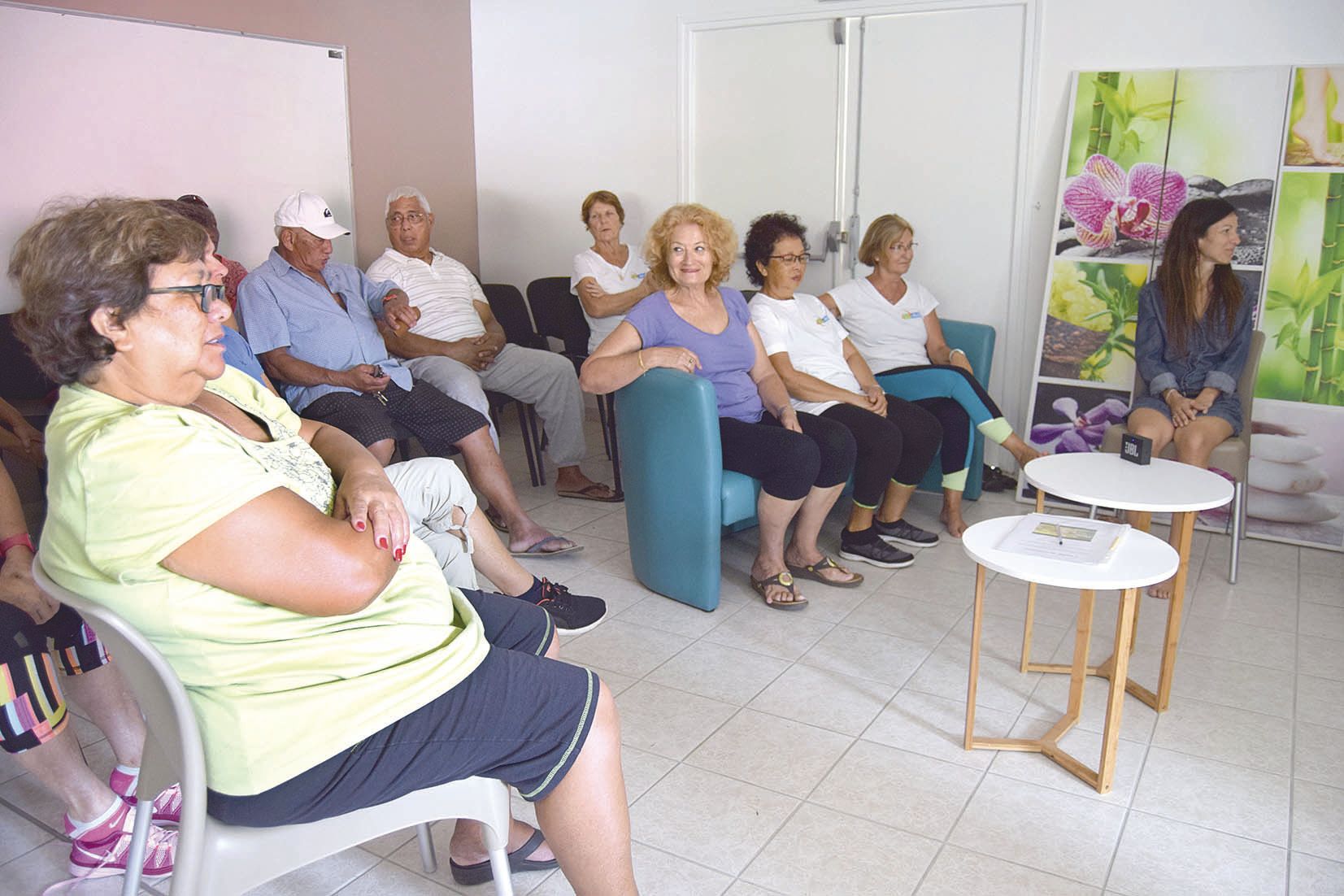 À Dumbéa, une trentaine de personnes ont participé à la séance de sophrologie menée jeudi au CCAS par Virginie Boisseau. Un moment de relaxation plutôt agréable.