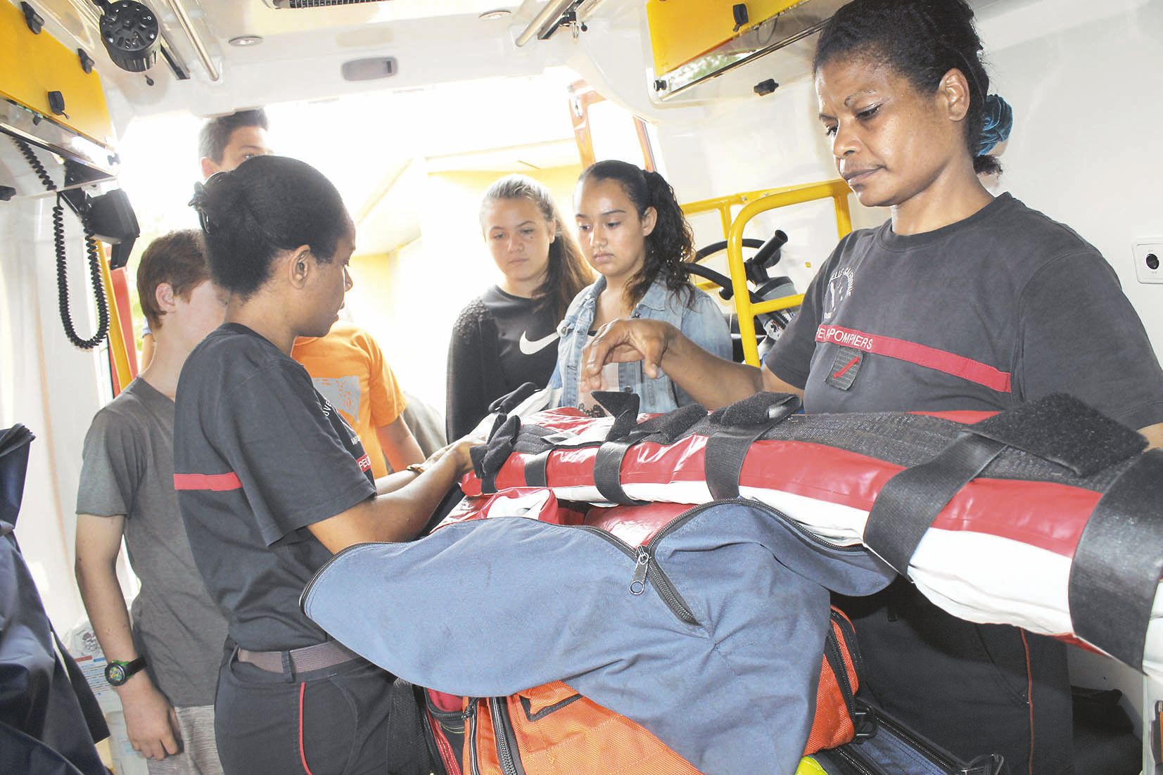 En matinée, les pompiers bouraillais ont animé deux des six ateliers proposés. Dans le premier, les collégiens ont appris à protéger, alerter et secourir. Dans le second, ils ont découvert les véhicules et les matériels utilisés pour secourir les victimes