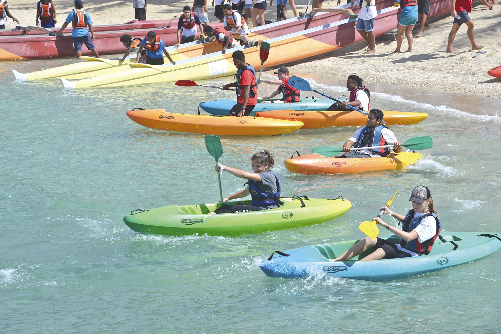 Avec cet après-midi, la province a également souhaité  récompenser les jeunes, comme l’explique Philippe Lepoul, directeur de la jeunesse et des sports à la province Sud.  « Ils se sont investis cette année dans des dispositifs  provinciaux. Côtoyer Teddy