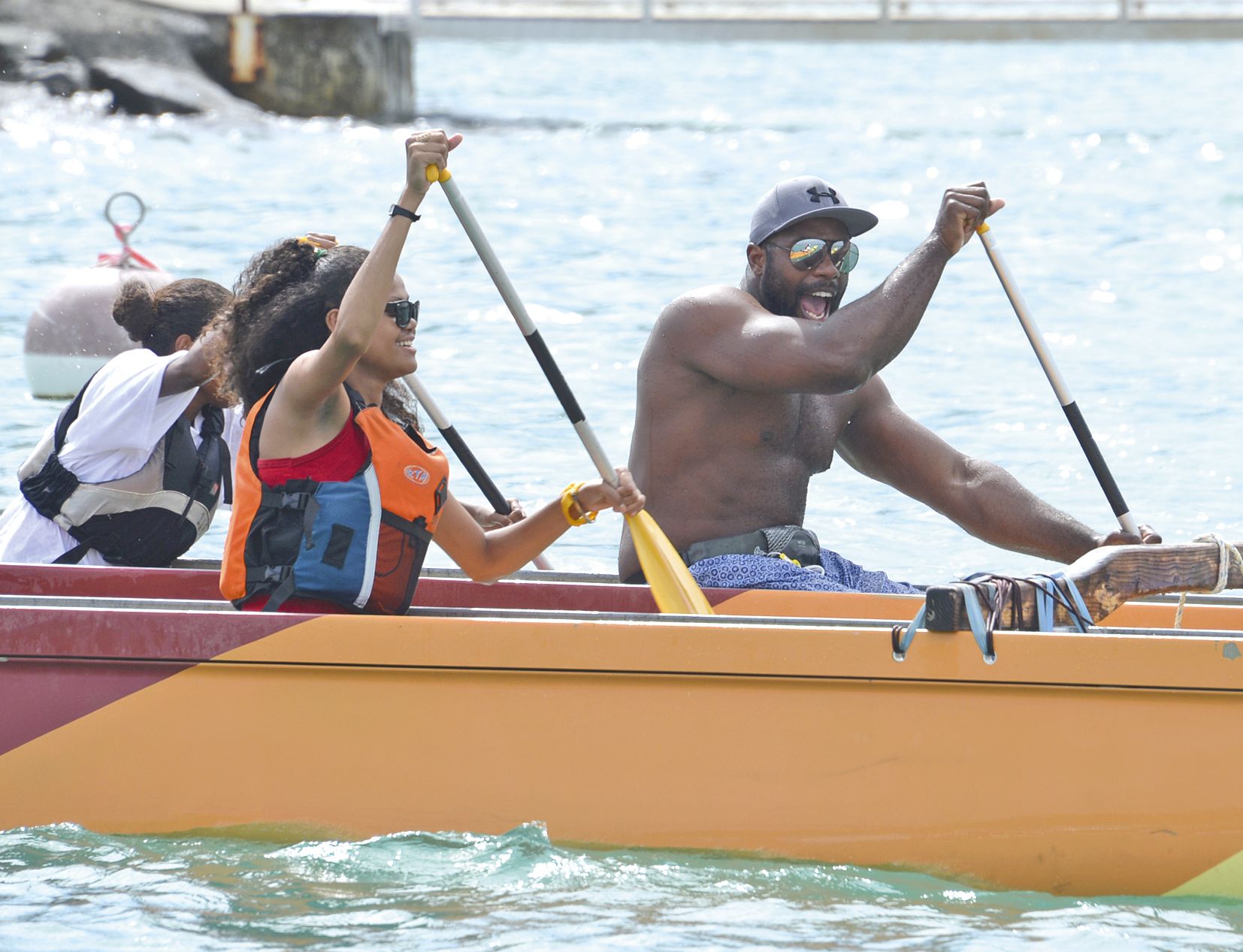 Un moment de détente et d’amusement, pour Laura, qui a fait du va’a avec Teddy Riner. « On a dû ramer plus fort. C’est sûr que ça fait bizarre de le voir en vrai, ce n’est pas un petit monsieur, même si je suis habituée dans le karaté, sourit la jeune fem