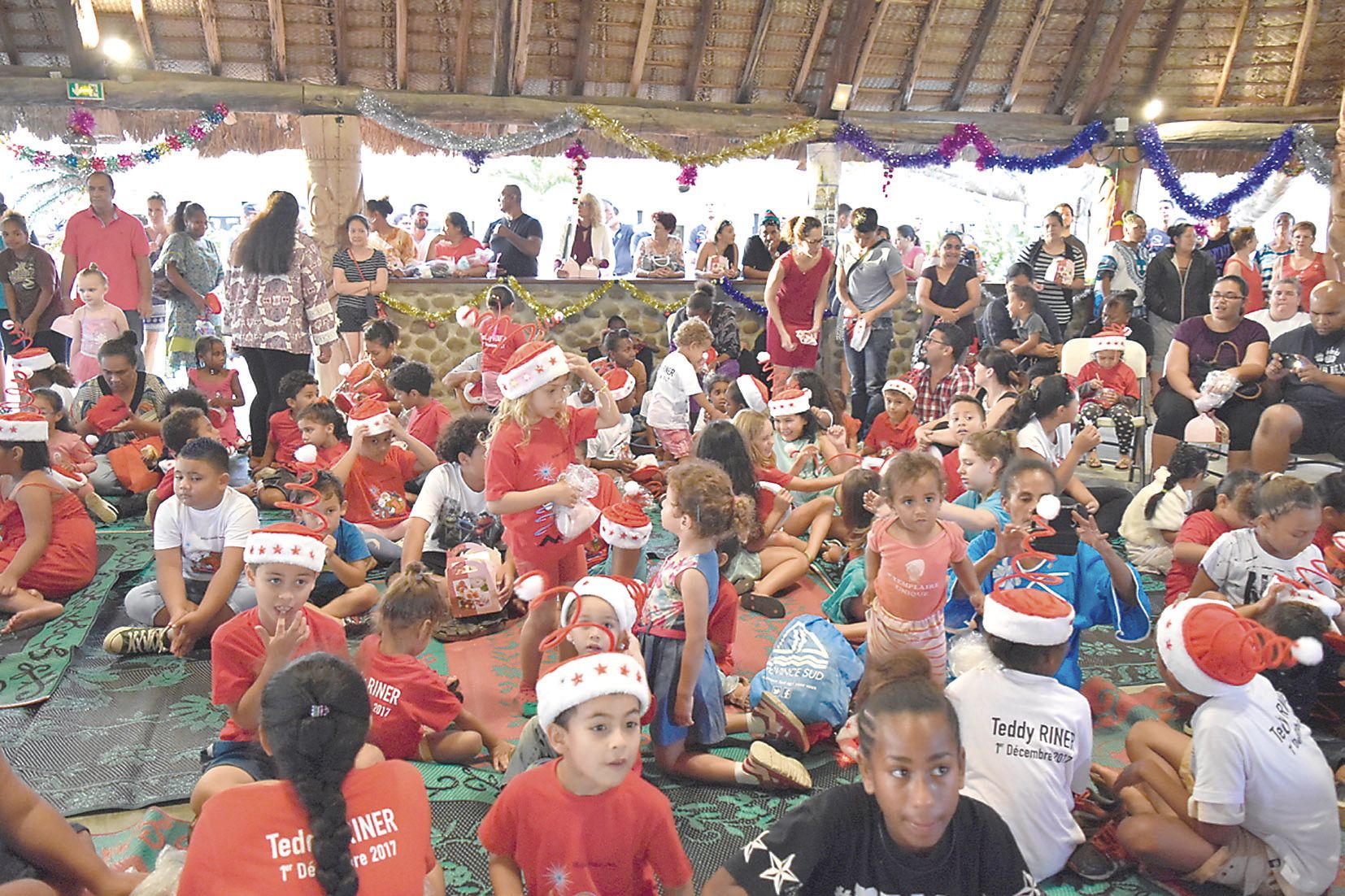 Les enfants du personnel de la commune et leurs familles ont attendu patiemment l’arrivée du père Noël et de Teddy Riner. Ce dernier a partagé un moment avec eux autour de petits jeux sur le judo.